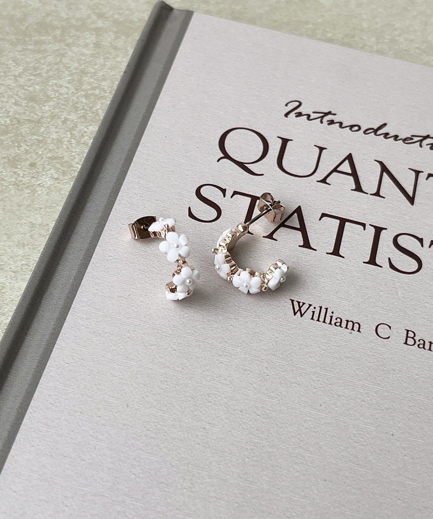 3COINS(スリーコインズ) ミニフラワー連フープピアス