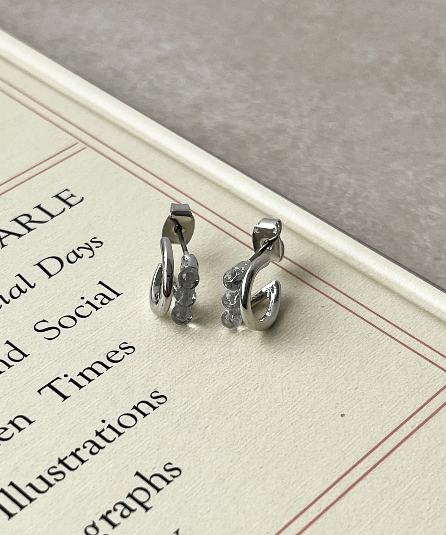 3COINS(スリーコインズ) クリアボールメタルマルピアス