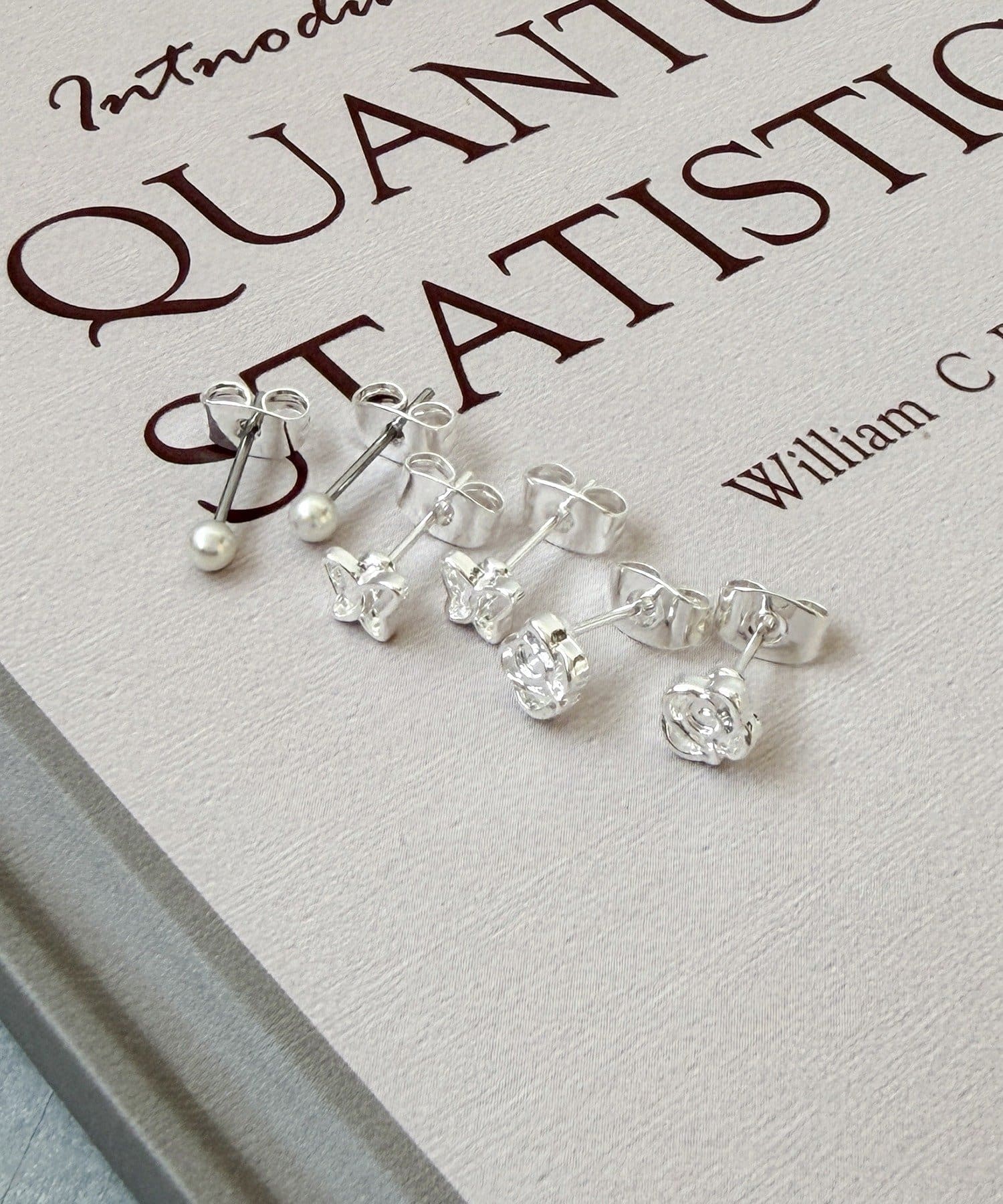 3COINS(スリーコインズ) フラワーチョウピアス6個セット