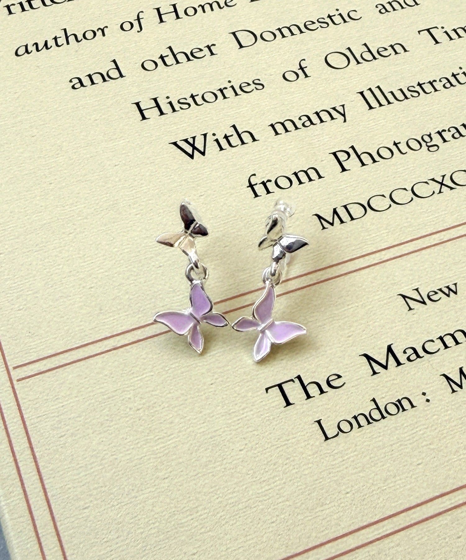 3COINS(スリーコインズ) ダブルバタフライ樹脂イヤリング