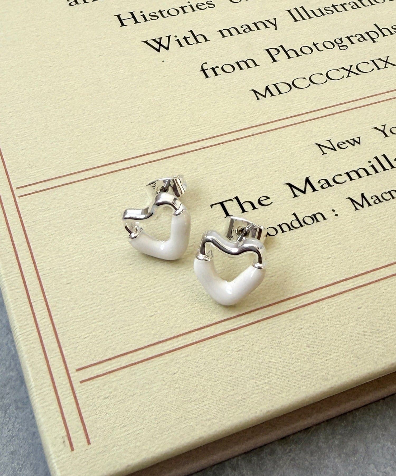 3COINS(スリーコインズ) ハーフエポハートピアス