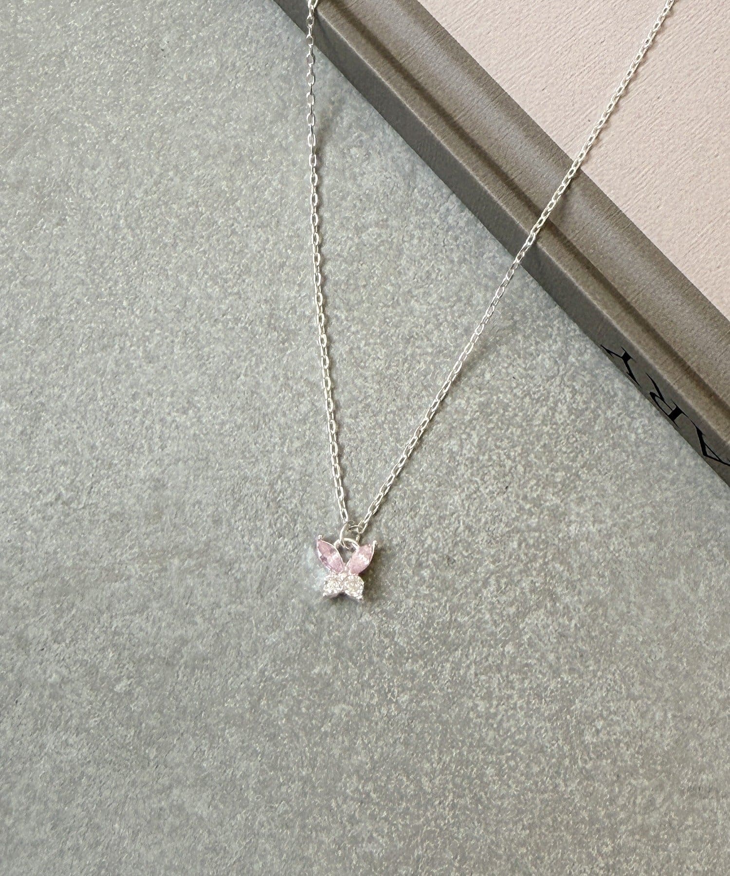 3COINS(スリーコインズ) バタフライモチーフプチペン