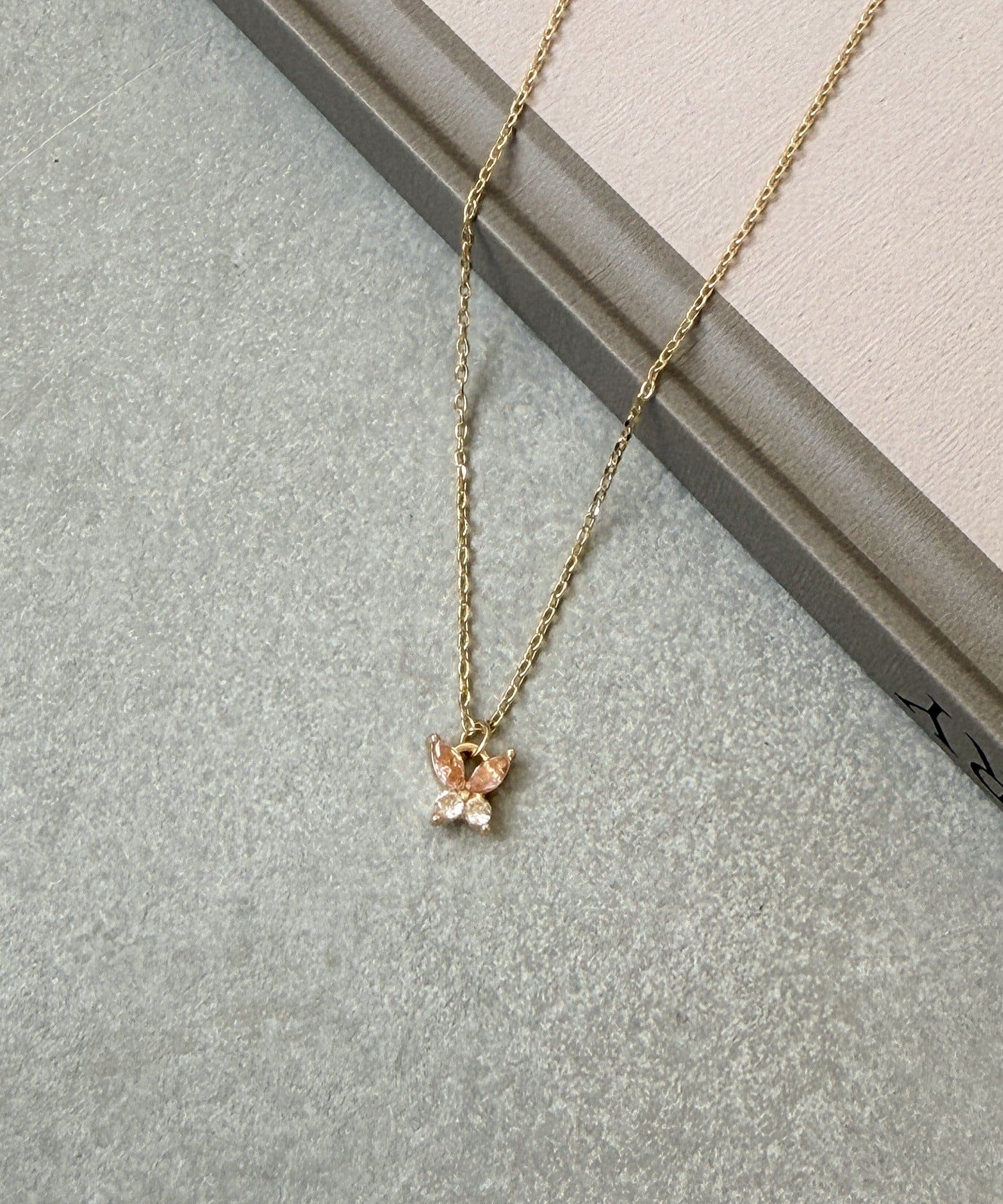 3COINS(スリーコインズ) バタフライモチーフプチペン