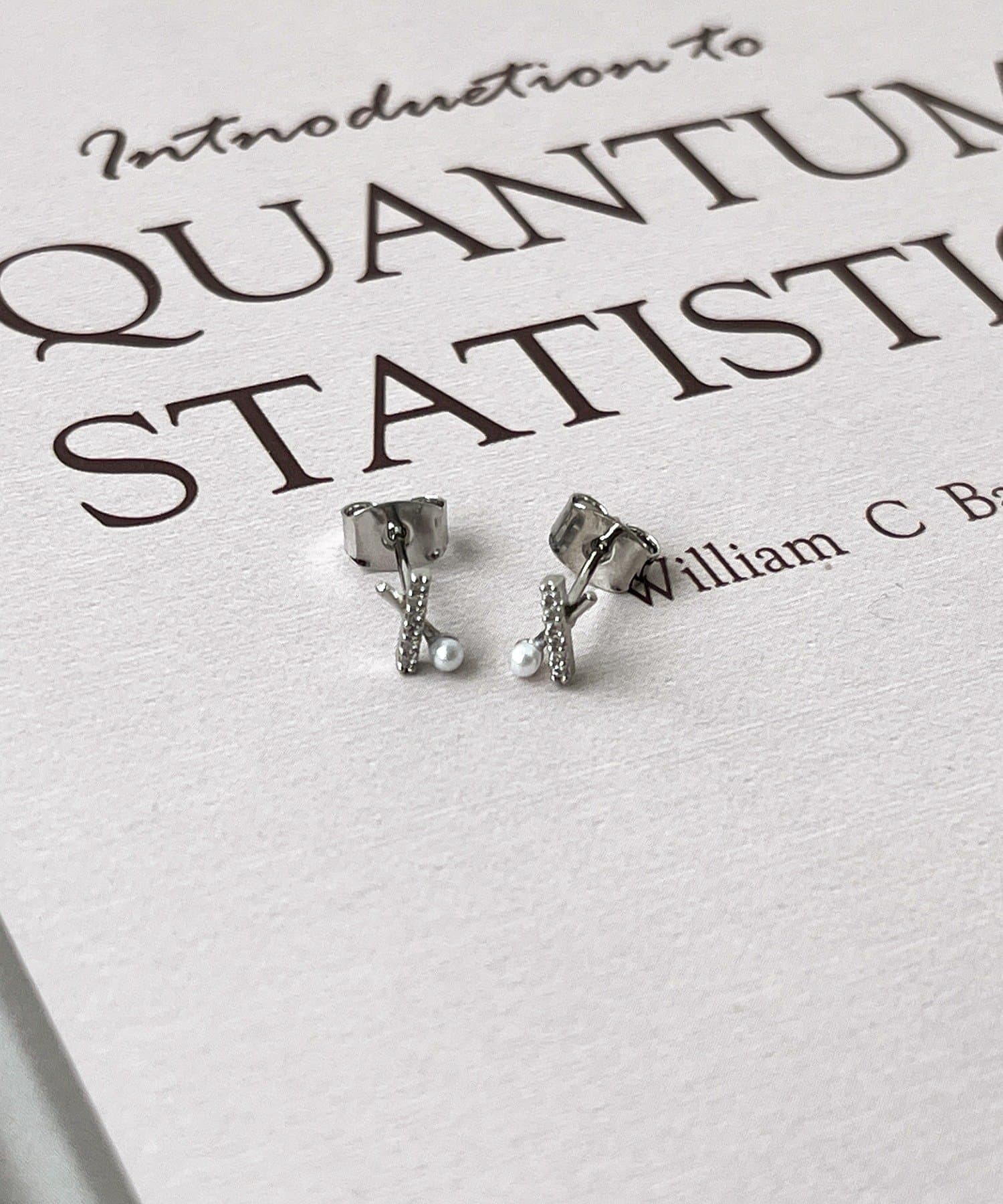 3COINS(スリーコインズ) キュービッククロスピアス