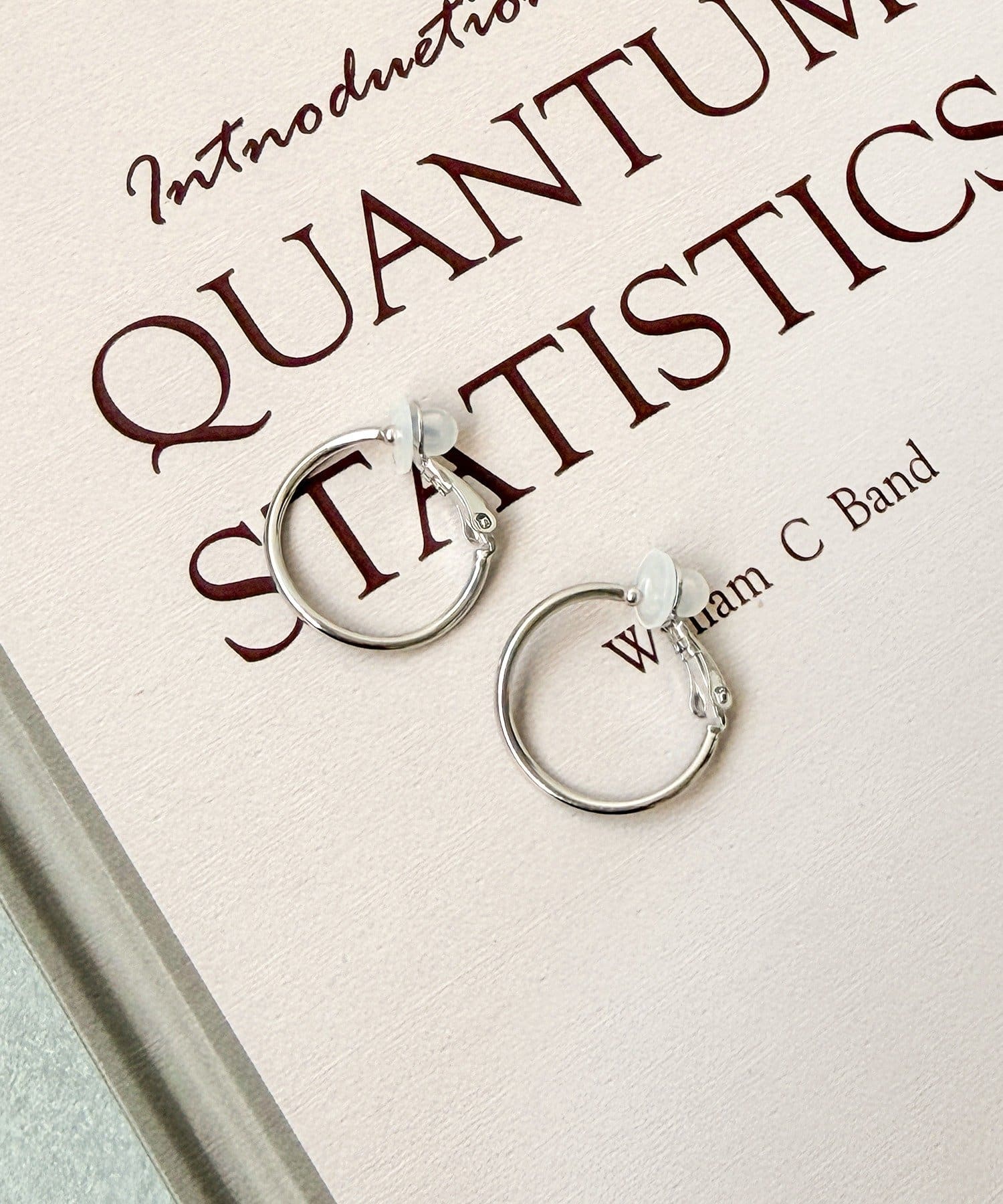 3COINS(スリーコインズ) メタルフープイヤリング