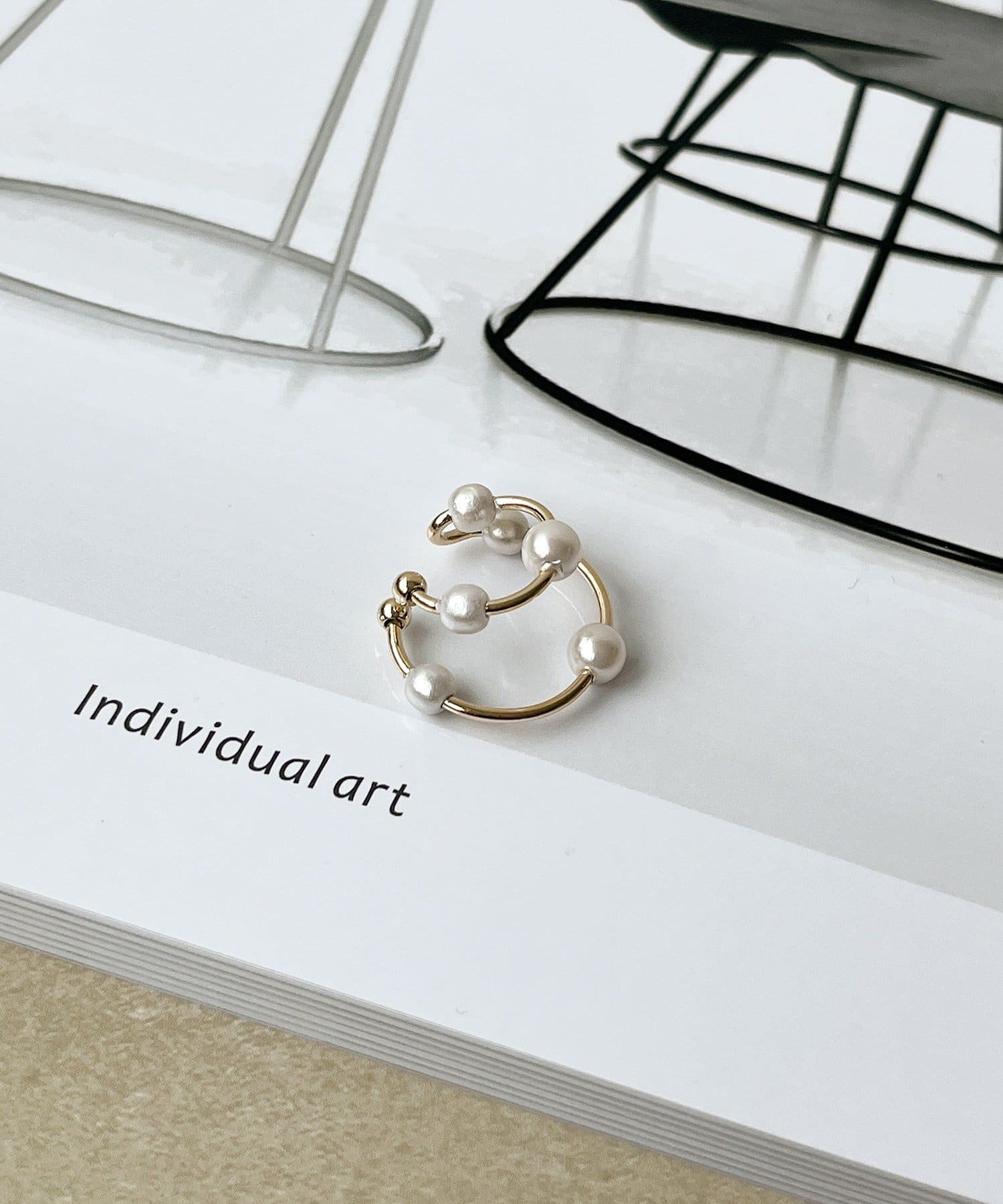 3COINS(スリーコインズ) パール2連イヤカフ