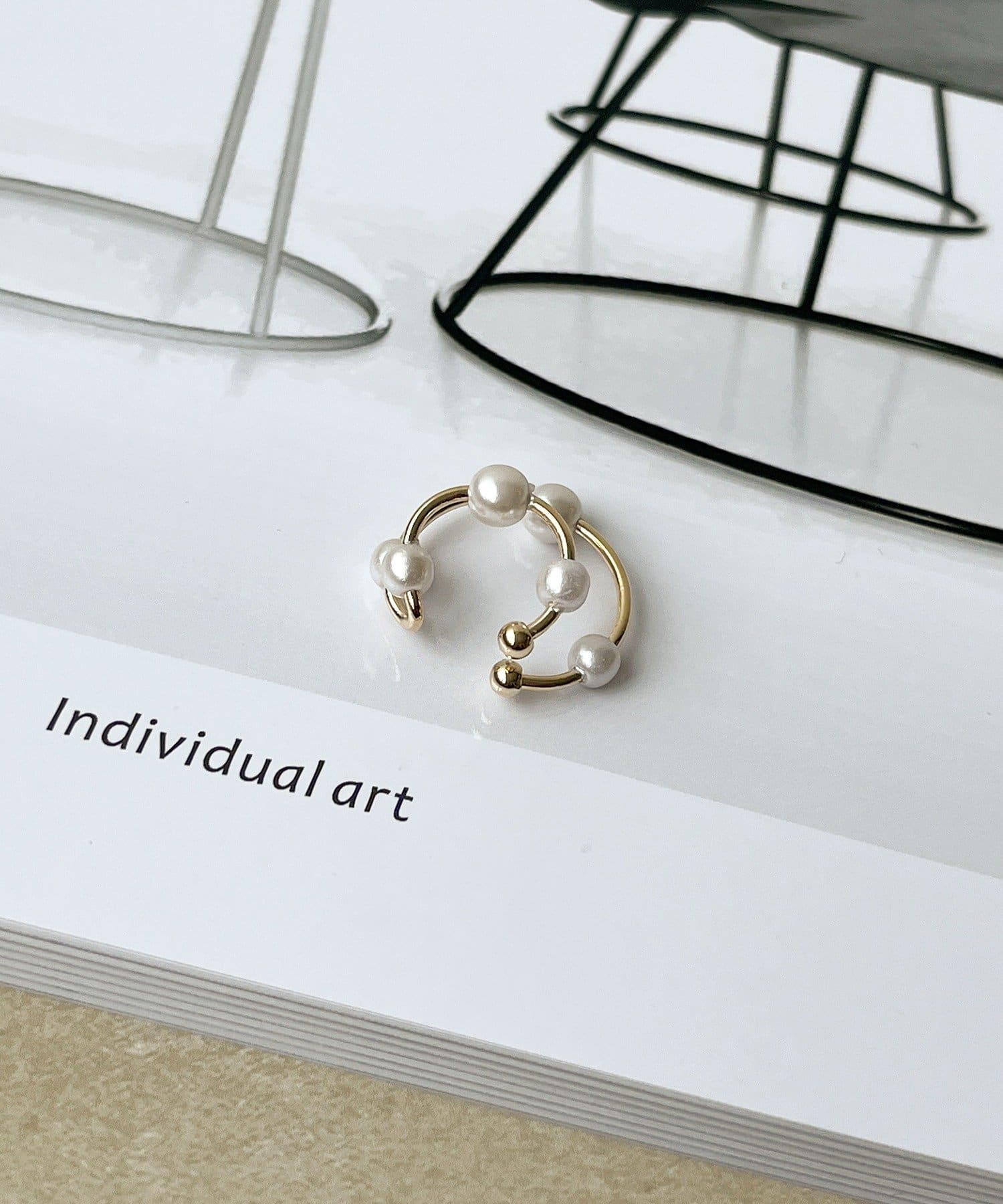 3COINS(スリーコインズ) パール2連イヤカフ