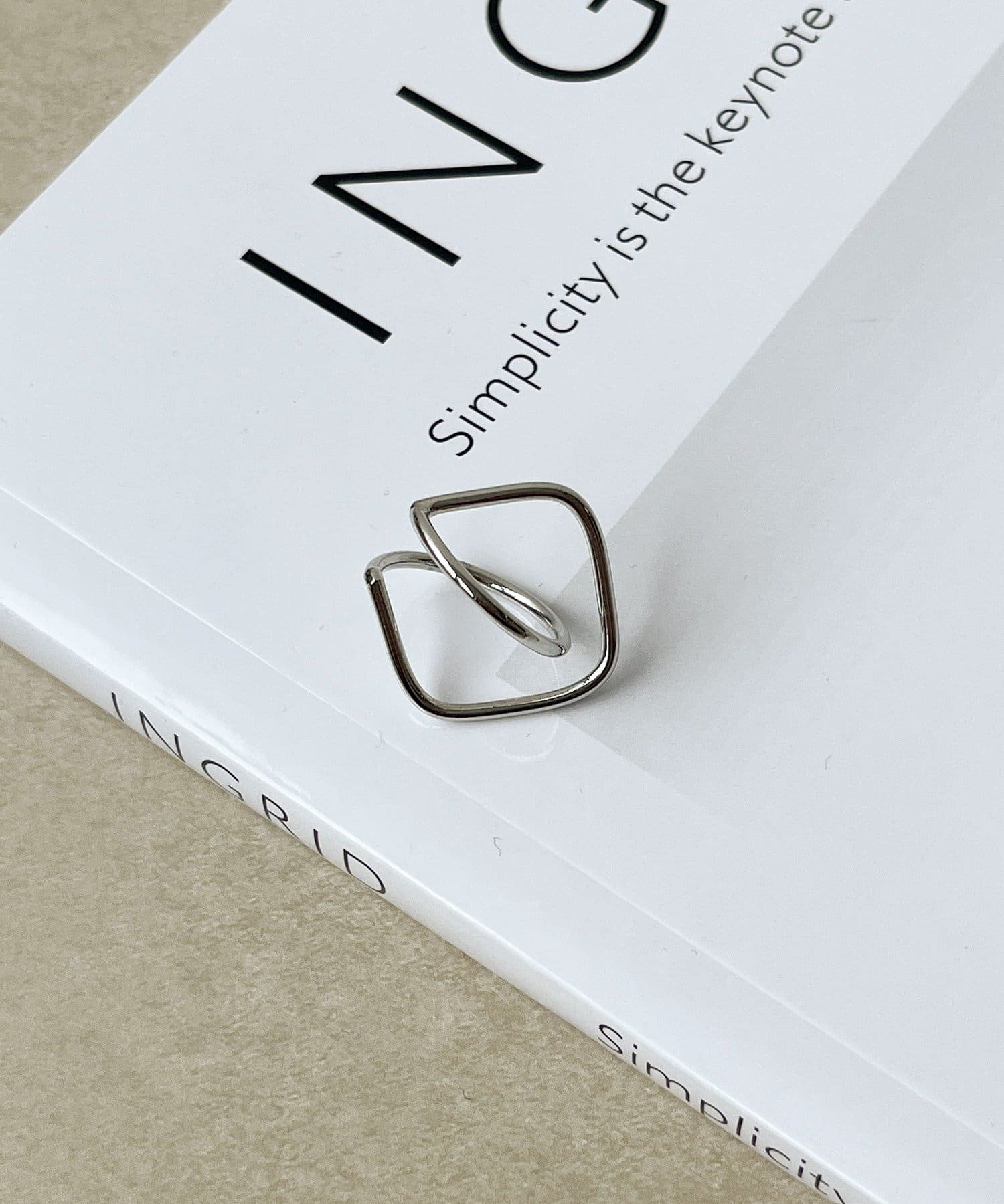 3COINS(スリーコインズ) スクエアラインイヤカフ