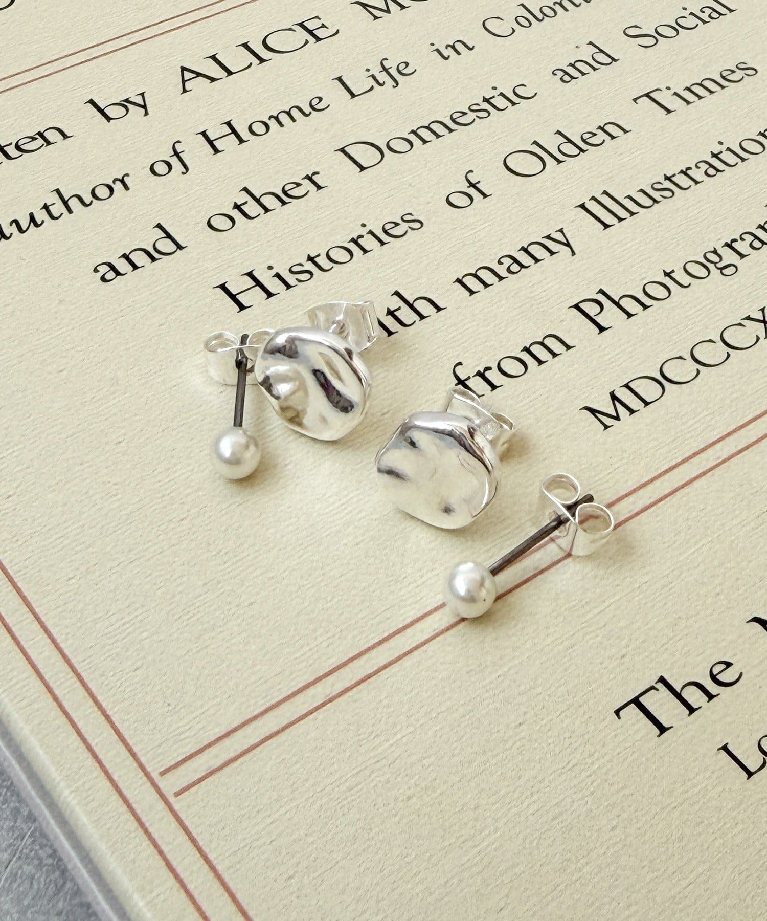 3COINS(スリーコインズ) メタルタタキピアス4個セット