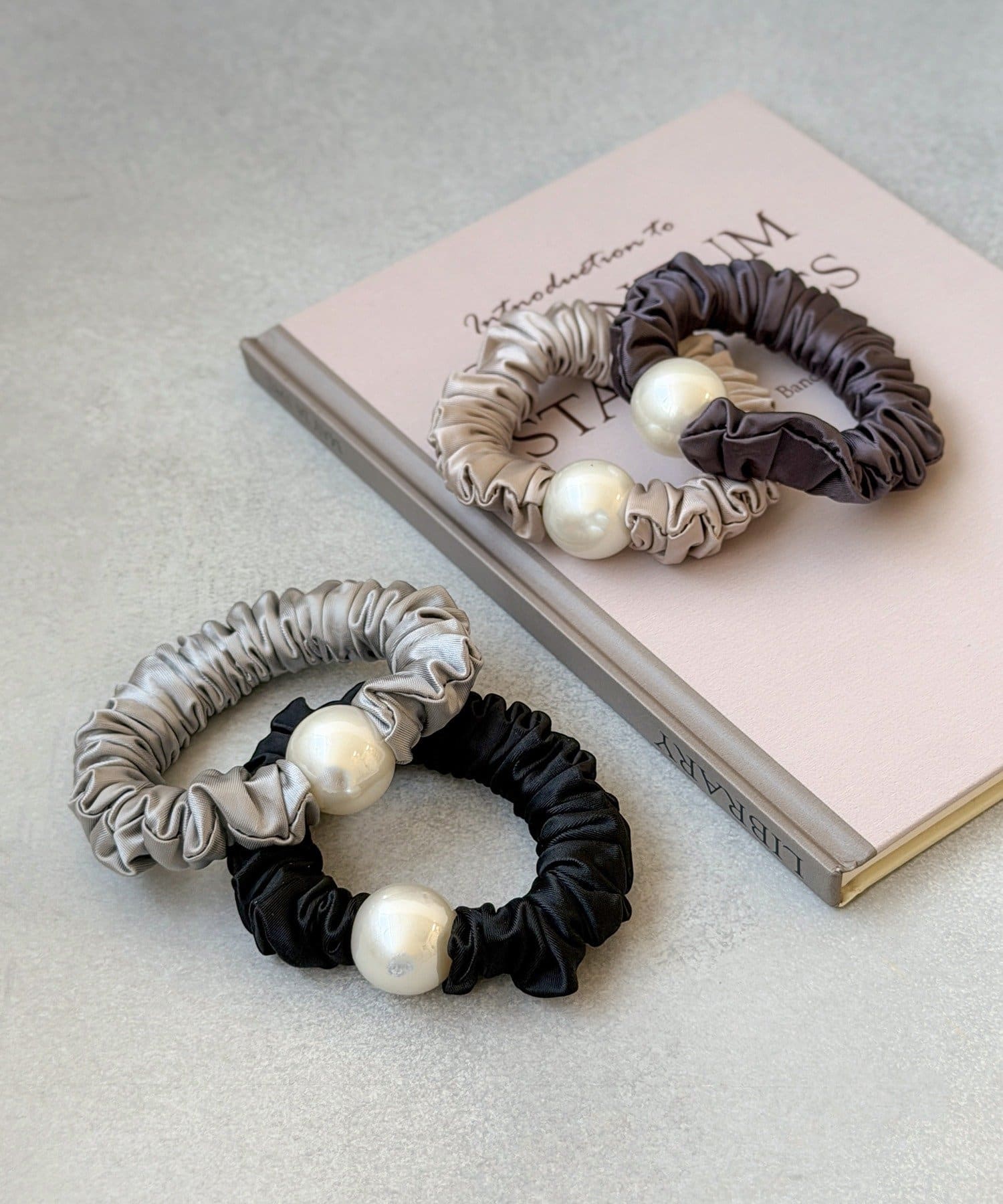 3COINS(スリーコインズ) パールサテンポニー2個セット