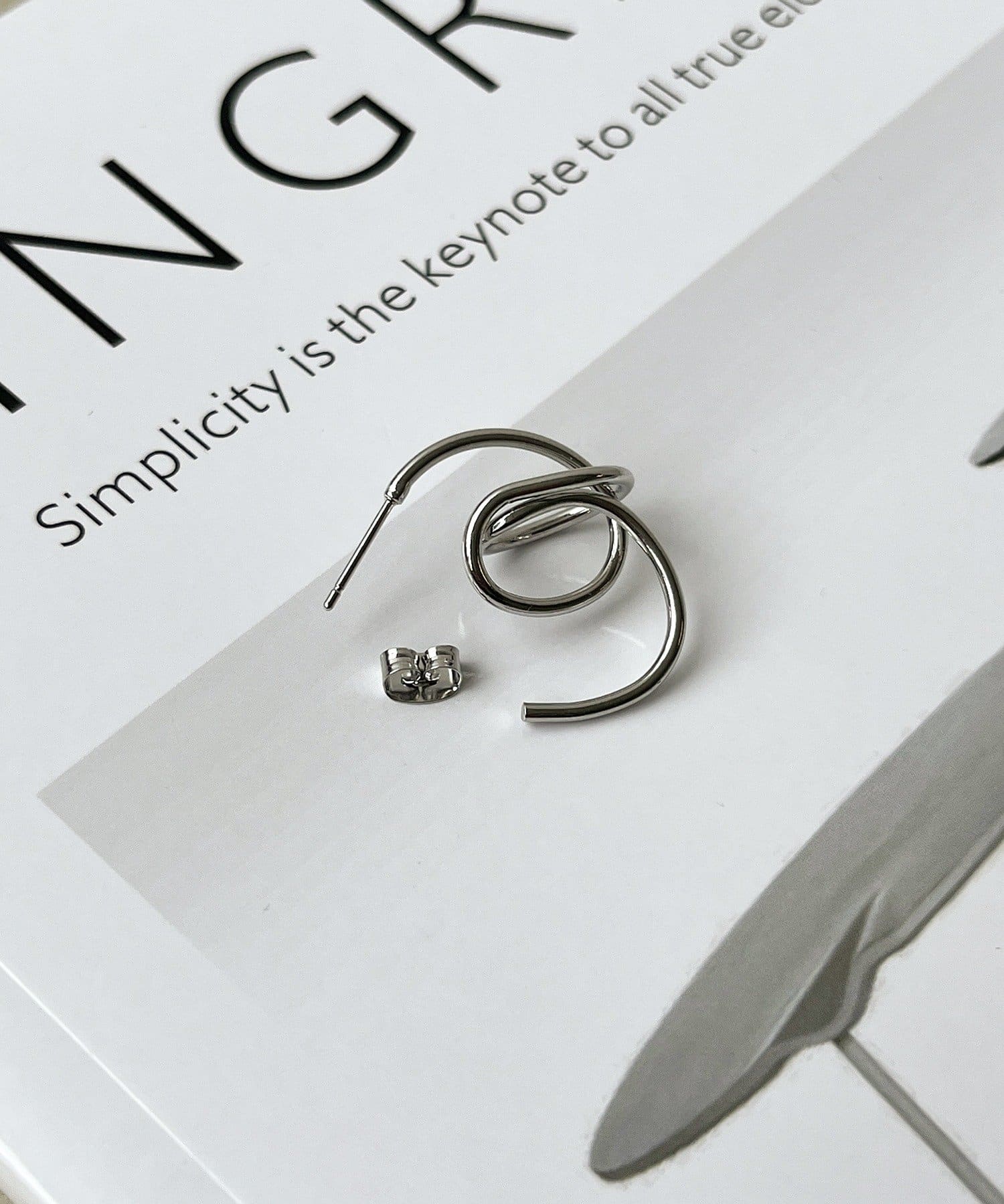 3COINS(スリーコインズ) メタルラインピアス