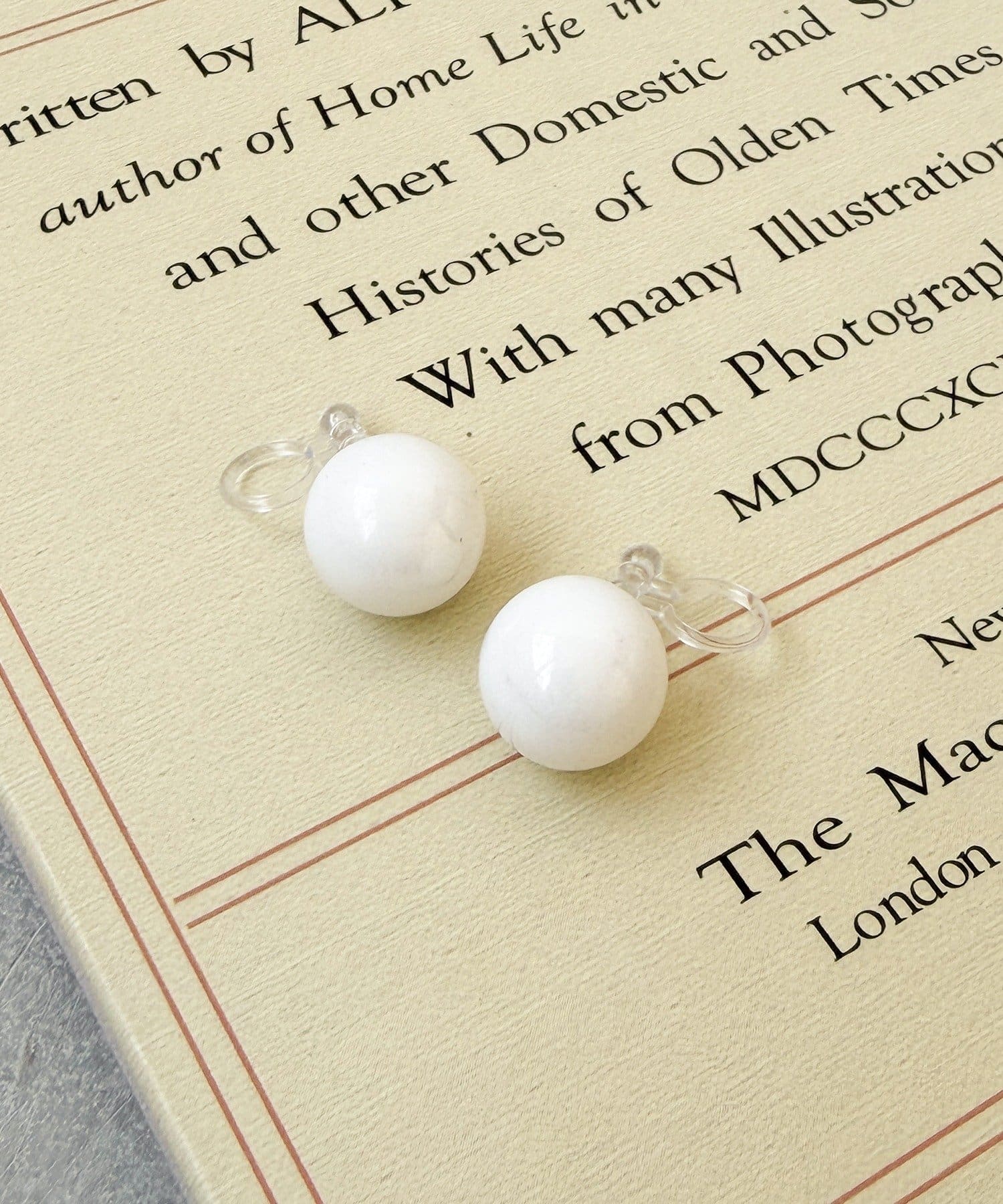 3COINS(スリーコインズ) ボール樹脂イヤリング