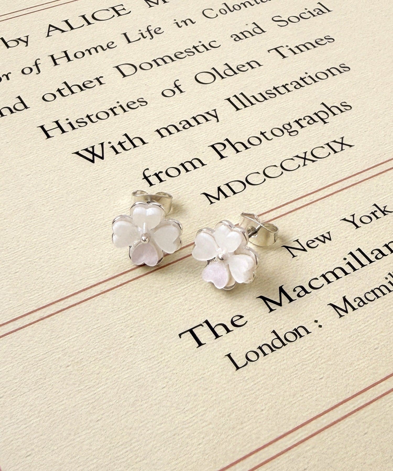 3COINS(スリーコインズ) ホワイトクローバーピアス