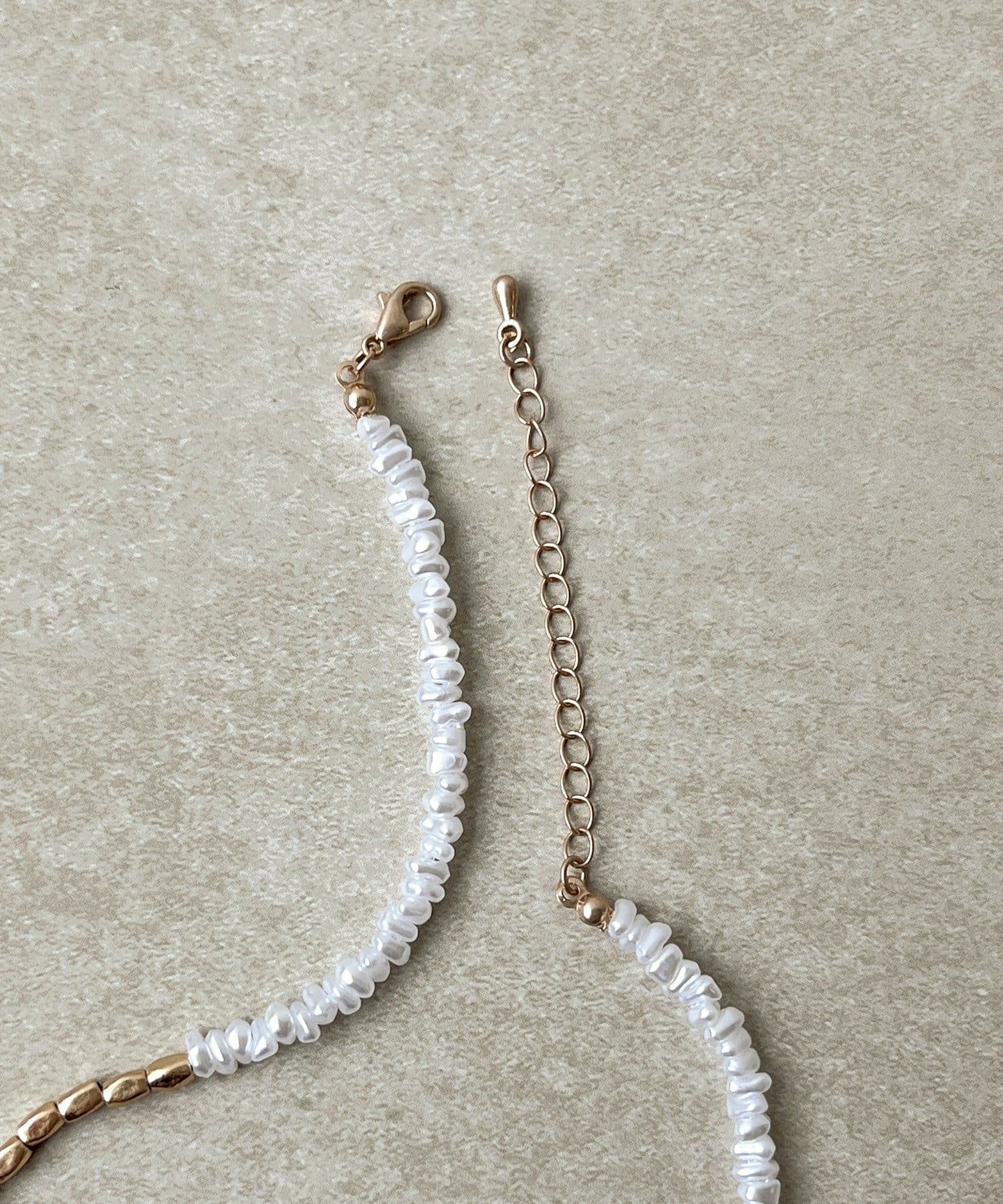 3COINS(スリーコインズ) いびつパールメタルショートネックレス