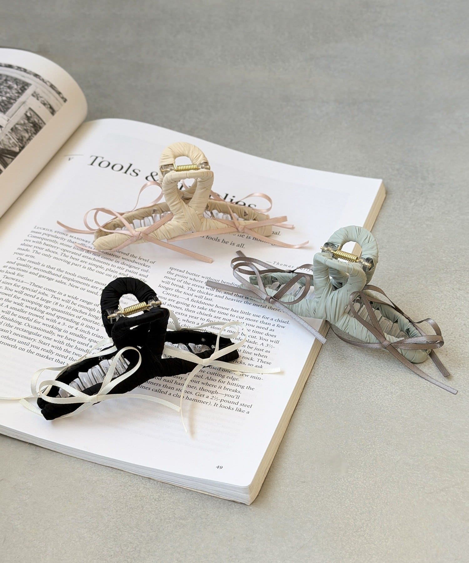 3COINS(スリーコインズ) バイカラーリボン付バンス