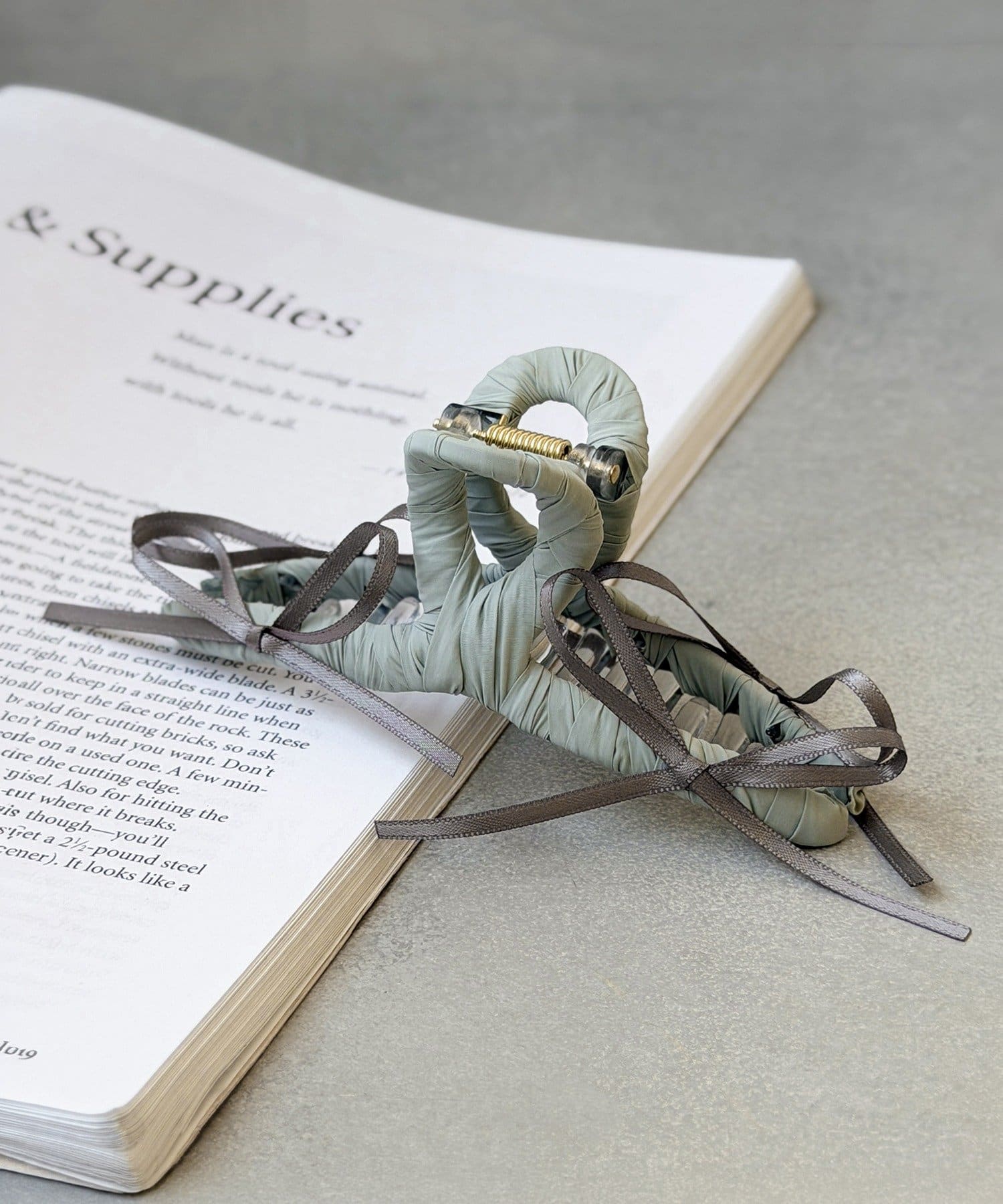 3COINS(スリーコインズ) バイカラーリボン付バンス