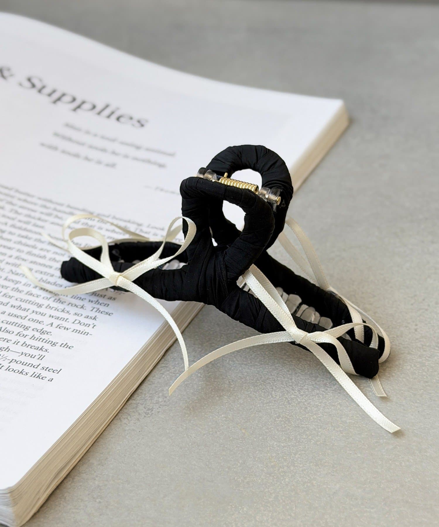 3COINS(スリーコインズ) バイカラーリボン付バンス