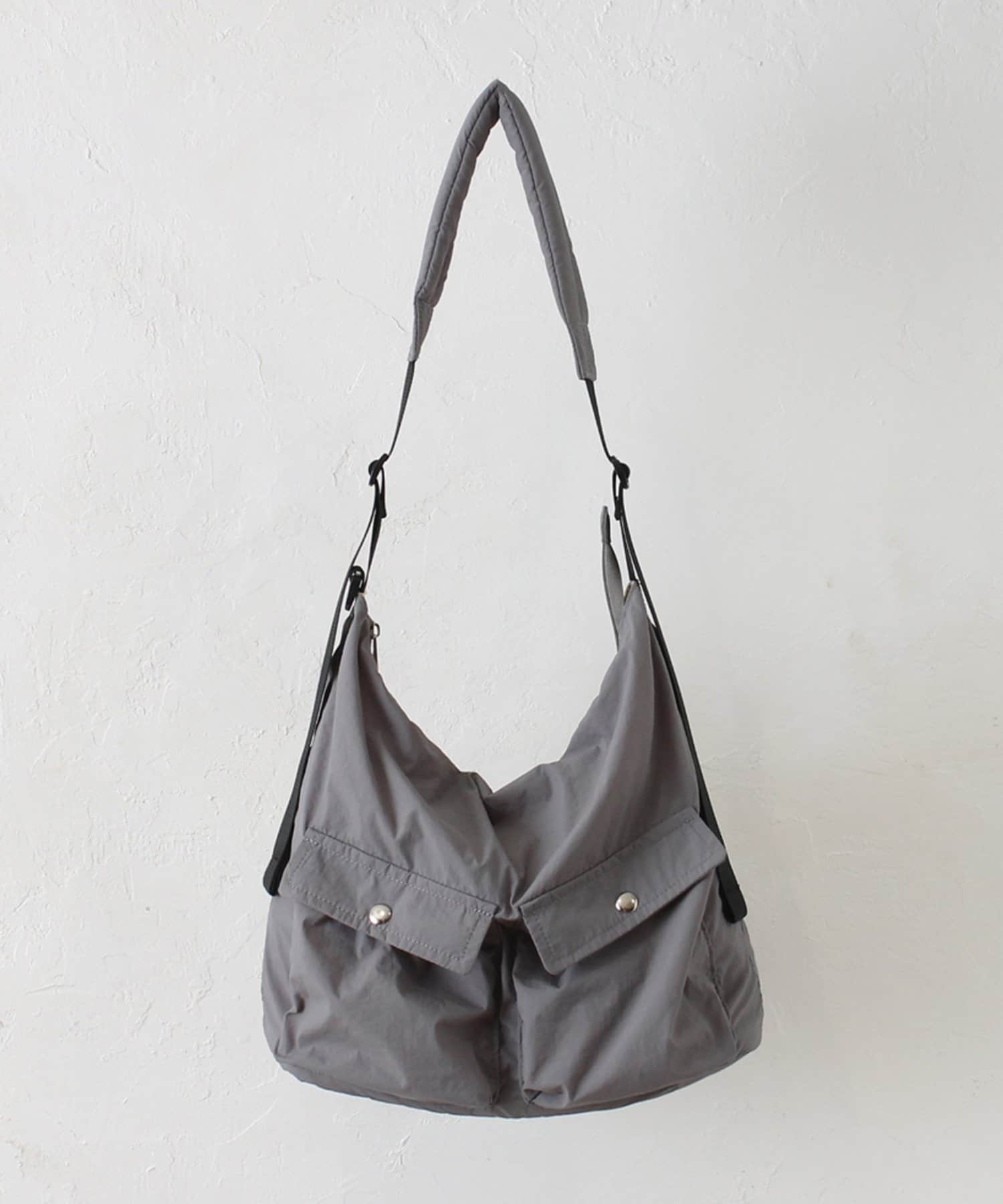 DISCOAT(ディスコート) 【WEB限定】撥水アウトポケットラージショルダーバッグ