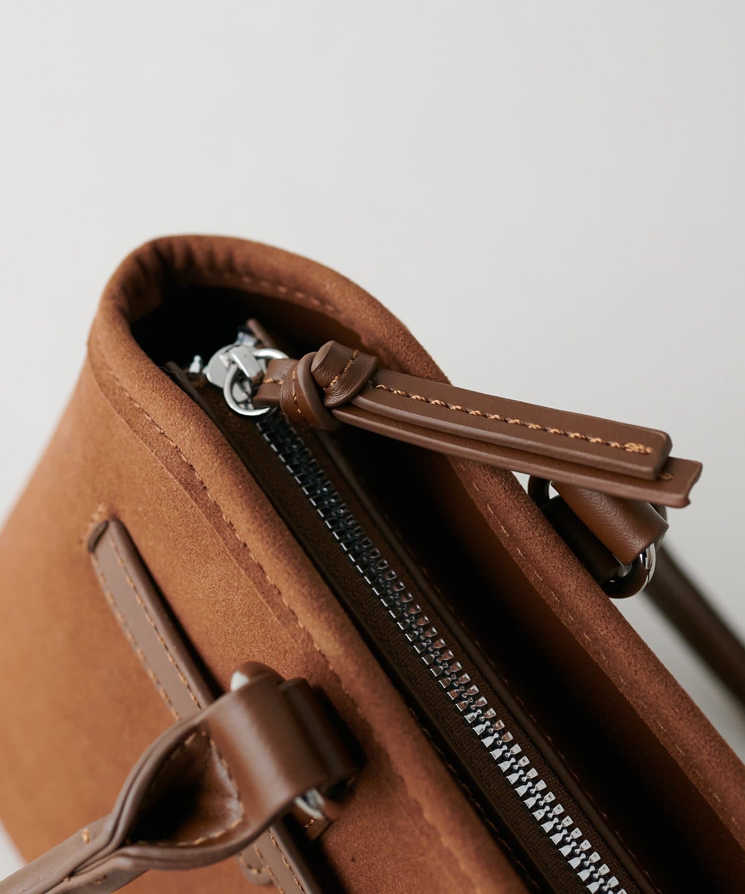 DISCOAT(ディスコート) ベルト使いコンビバッグ