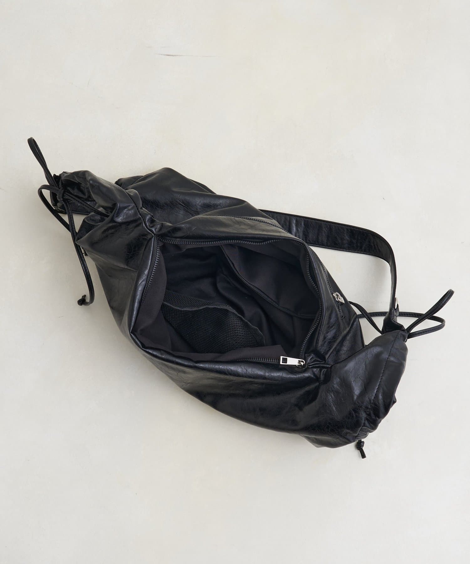 DISCOAT(ディスコート) ギャザーリングビッグショルダーバッグ