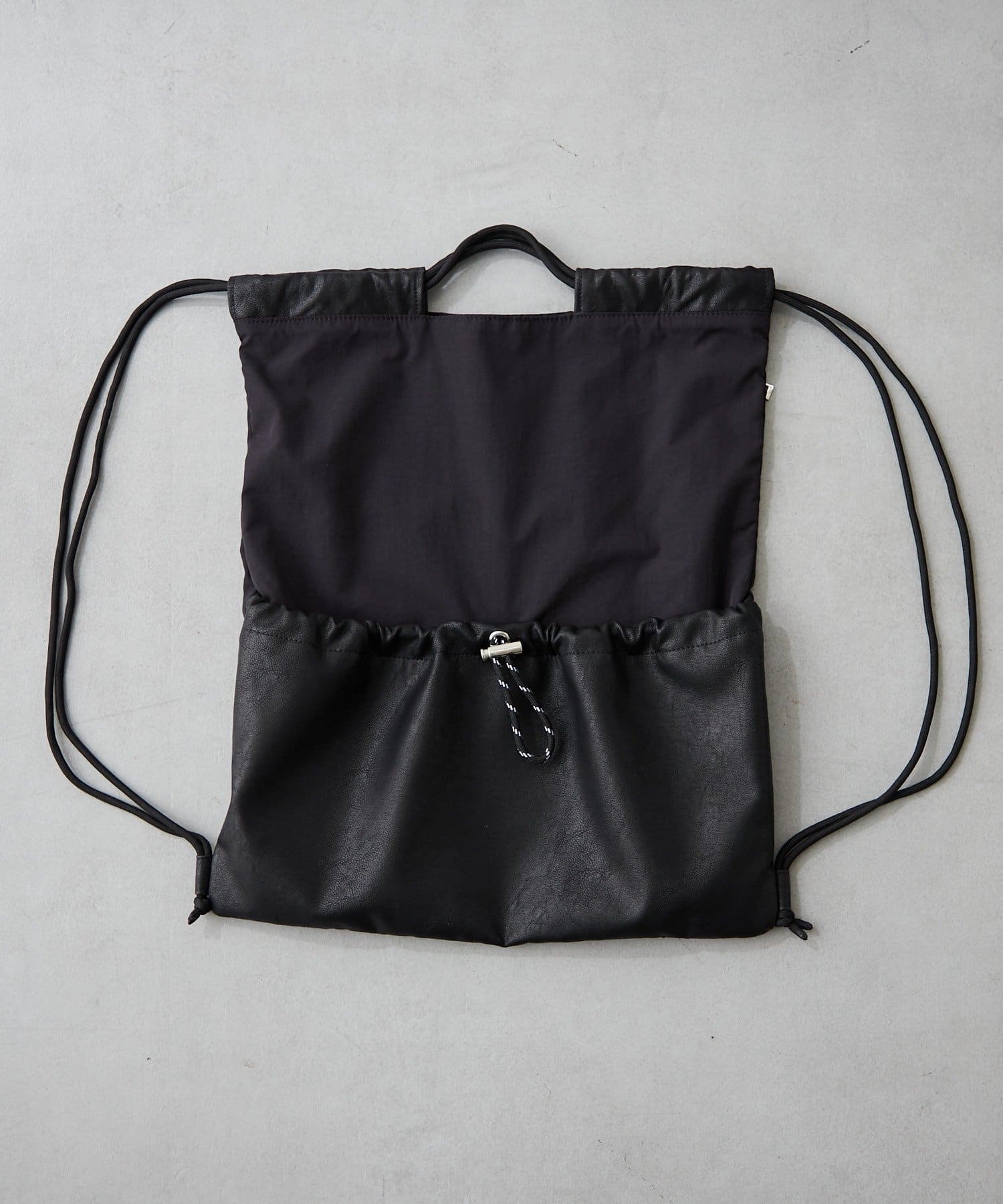 BIRTHDAY BAR(バースデイバー) 撥水ナイロン×フェイクレザーサックバッグ