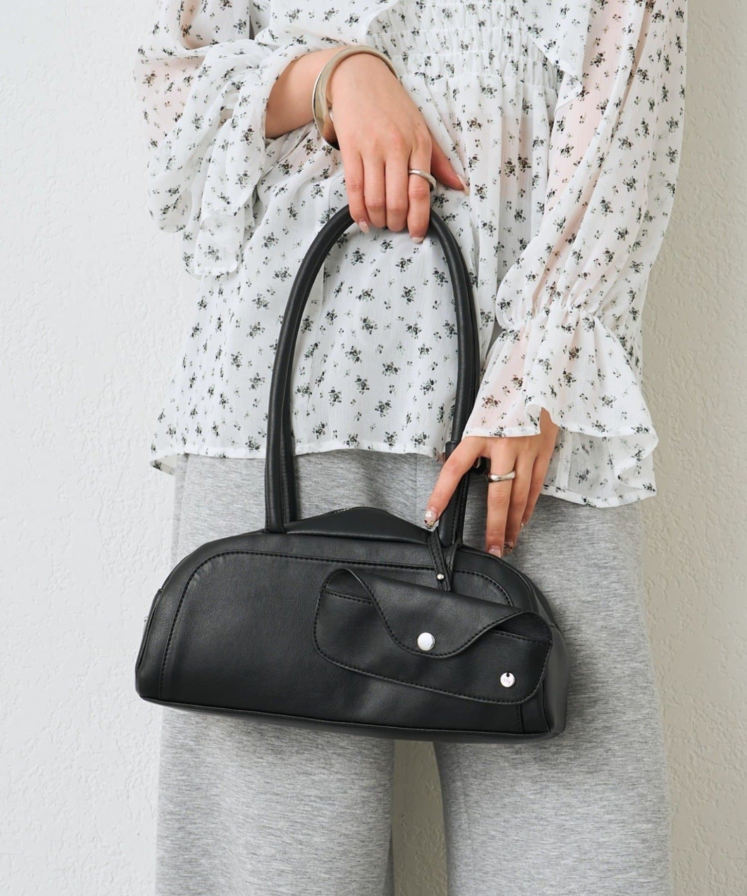 mystic(ミスティック) メガネホルダー付きラウンドBAG