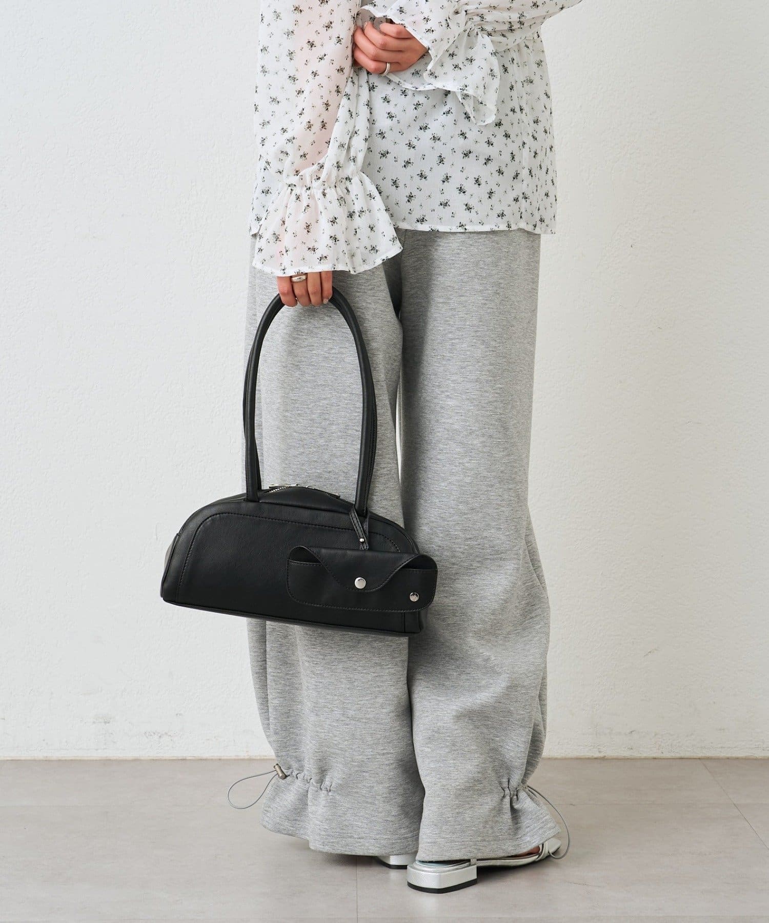 mystic(ミスティック) メガネホルダー付きラウンドBAG