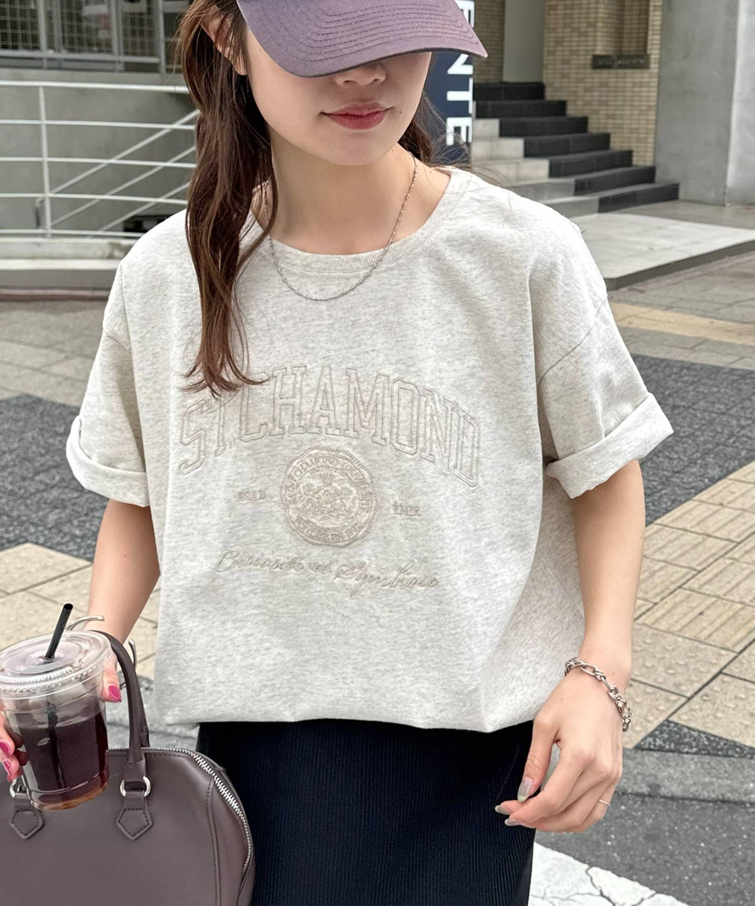 DISCOAT(ディスコート) 【Enlude】同色刺繍カレッジロゴT《ユニセックス》