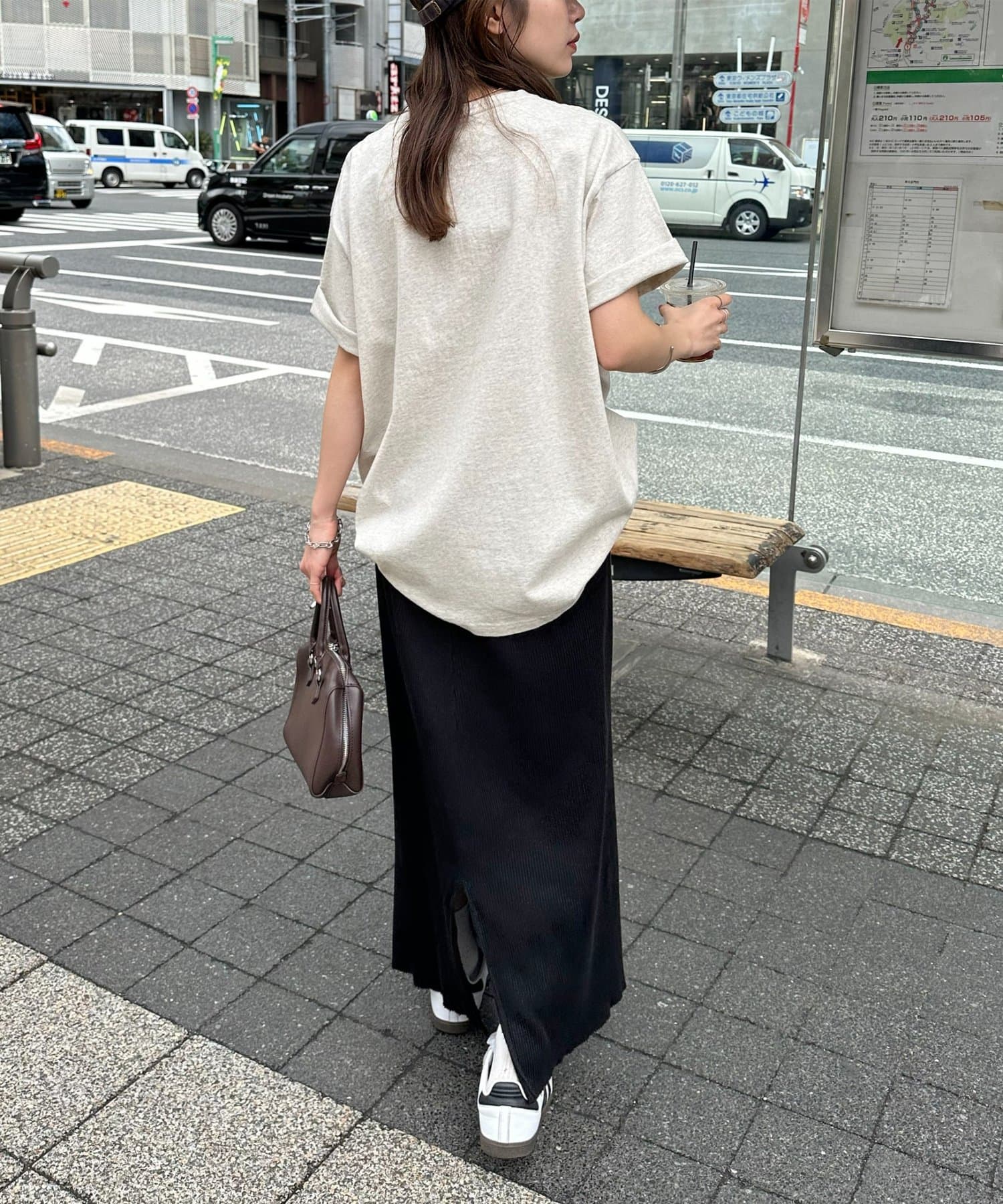 DISCOAT(ディスコート) 【Enlude/大人な抜け感！】同色刺繍カレッジロゴTシャツ《ユニセックス》