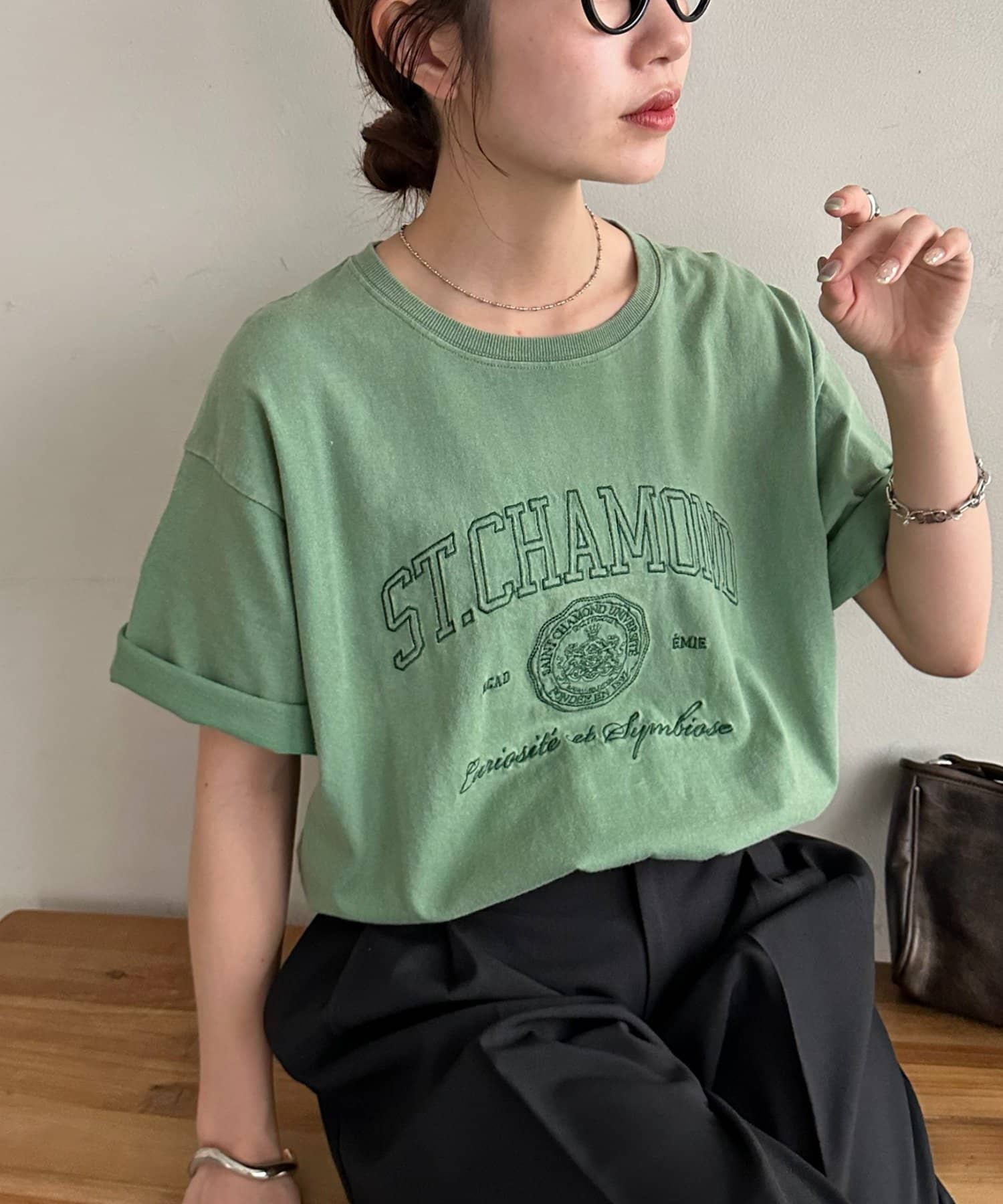 DISCOAT(ディスコート) 【Enlude】同色刺繍カレッジロゴT《ユニセックス》