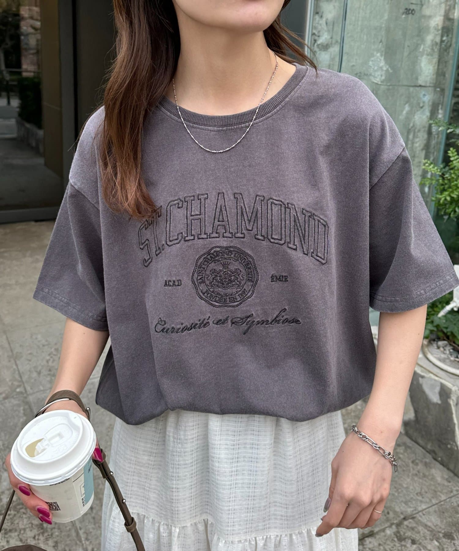 DISCOAT(ディスコート) 【Enlude】同色刺繍カレッジロゴT《ユニセックス》