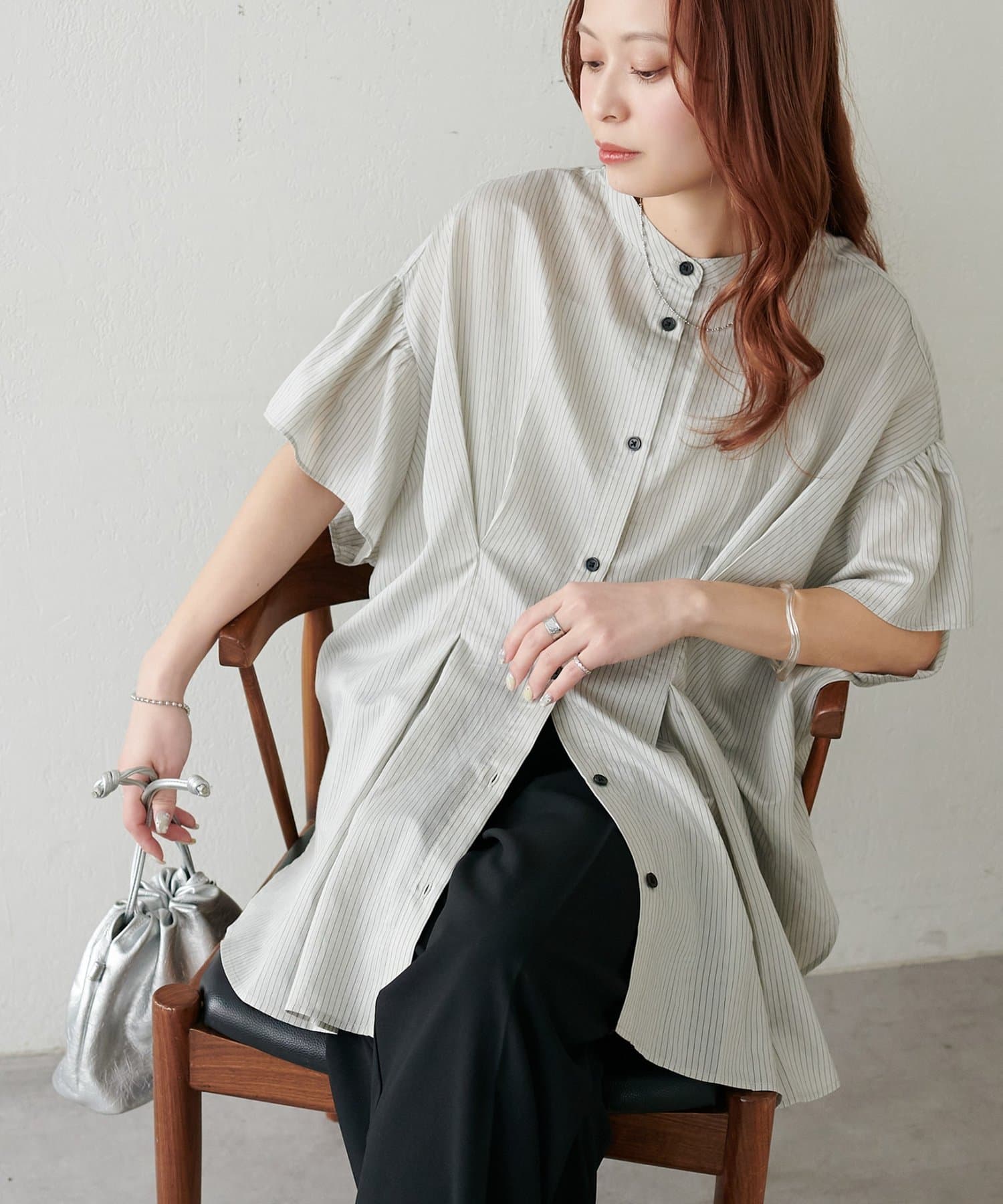 DISCOAT(ディスコート) 【着映え/WEB限定】タックデザインオーバー半袖シャツ