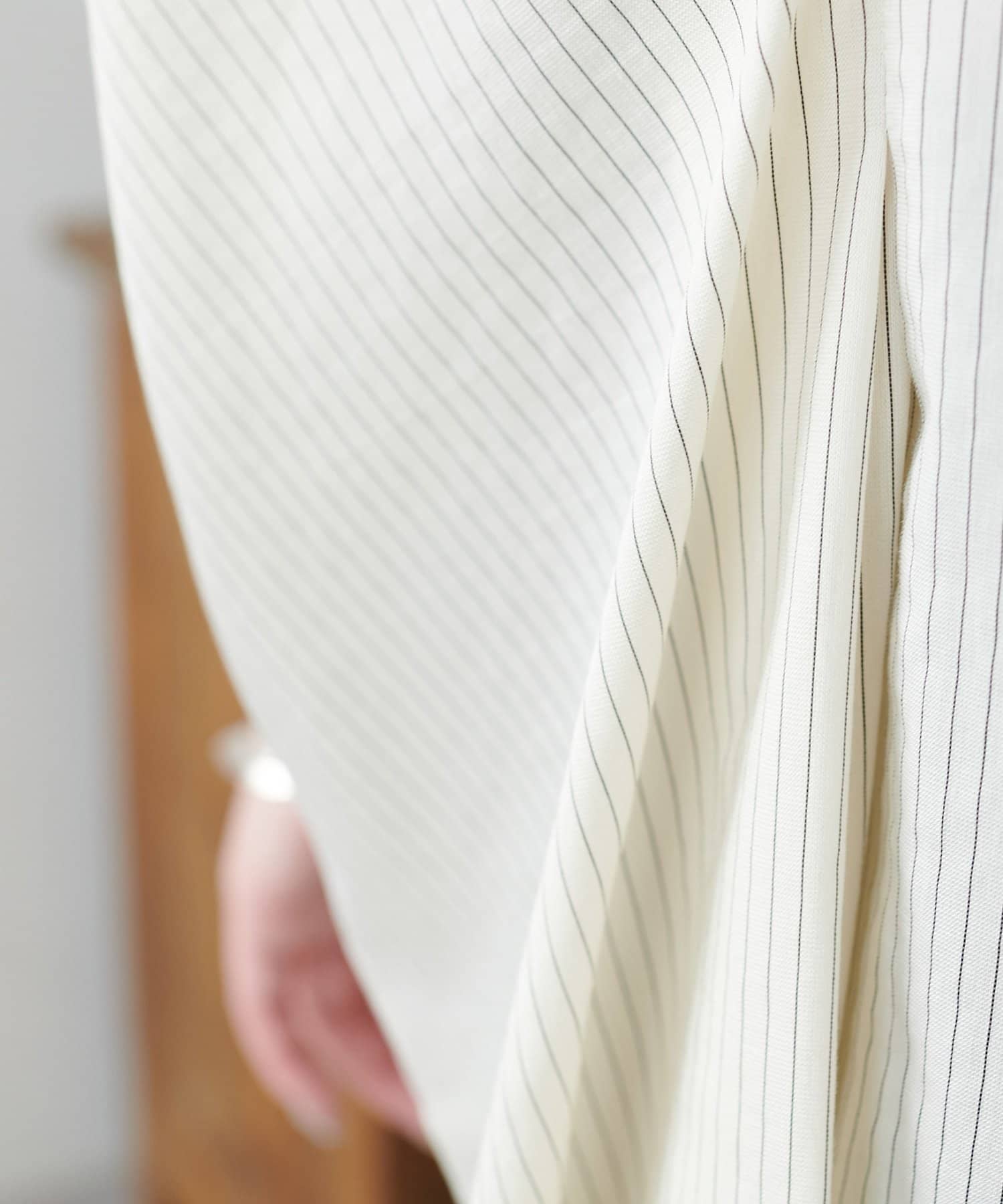 DISCOAT(ディスコート) 【着映え/WEB限定】タックデザインオーバー半袖シャツ