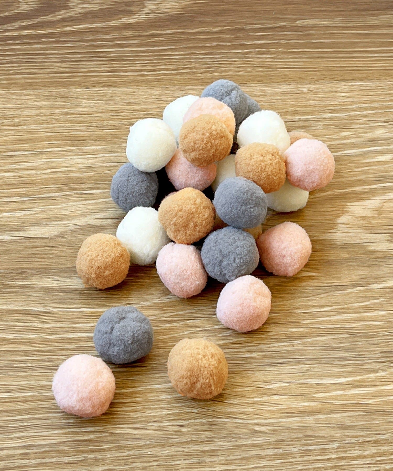 3COINS(スリーコインズ) ピストル型ボールおもちゃ