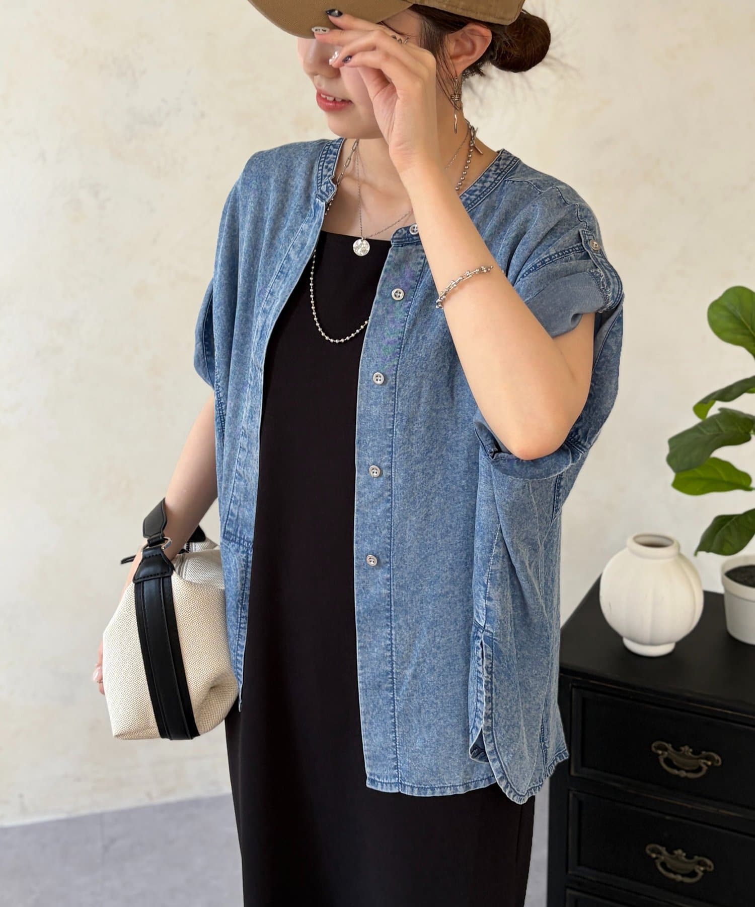 Chez toi(シェトワ) パウダー加工デニムドルマンブラウス