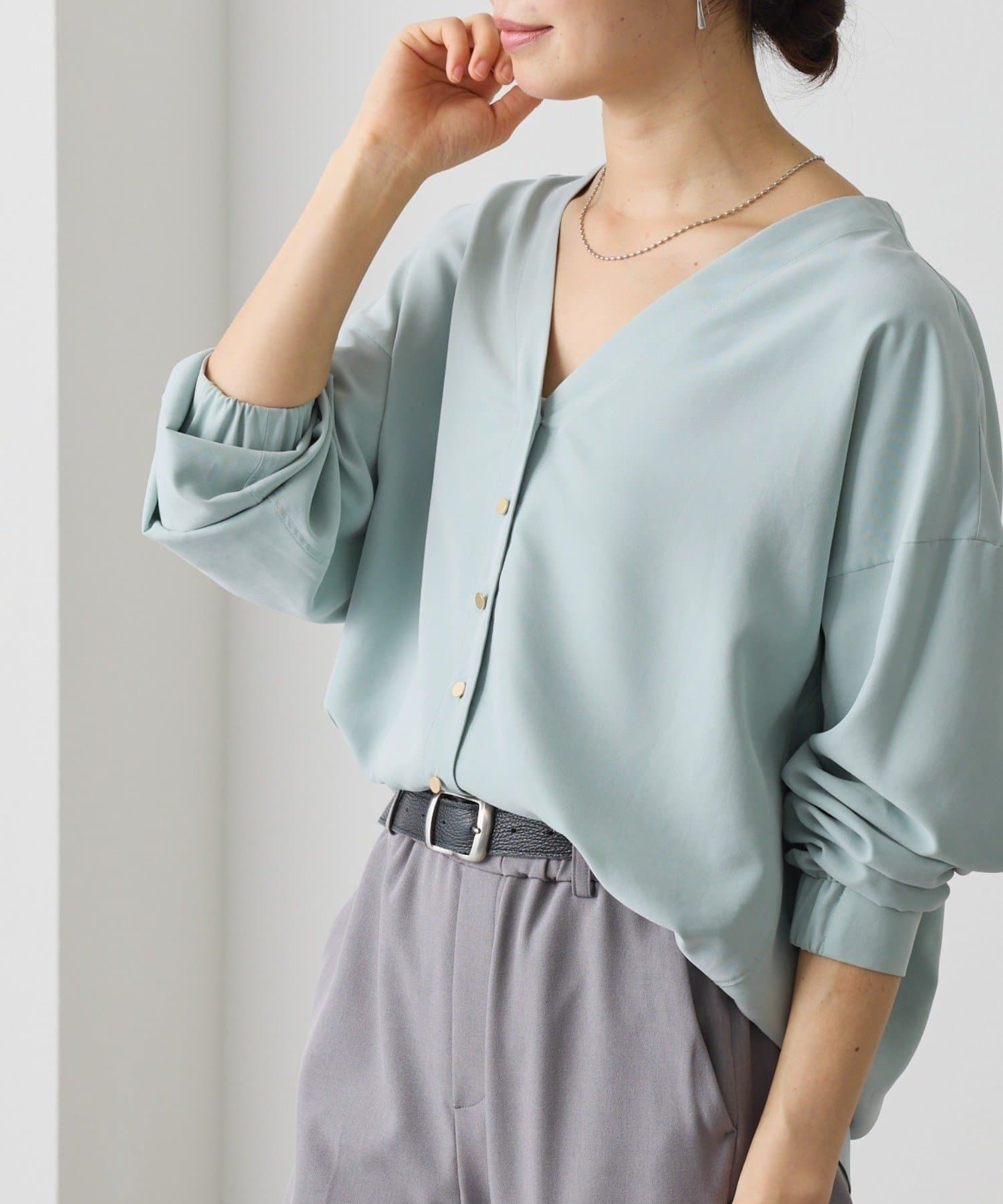 RIVE DROITE(リヴドロワ) 予約【女性らしい抜け感】メタルボタンノーカラーブラウス