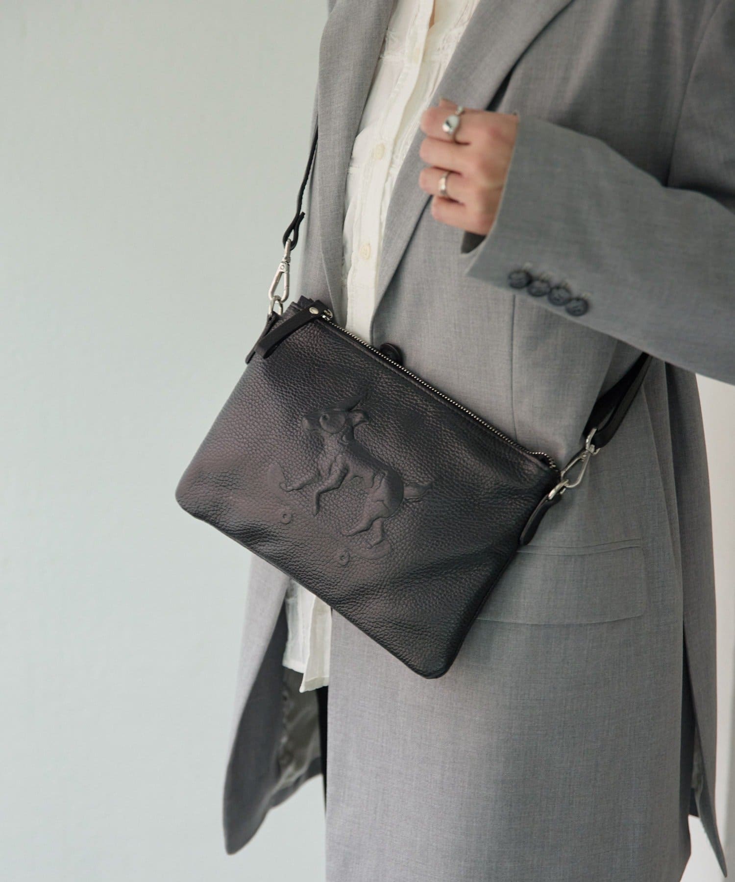 ear PAPILLONNER(イア パピヨネ) 【IOPELLE(イオペレ)】アニマルスタンプショルダーバッグ