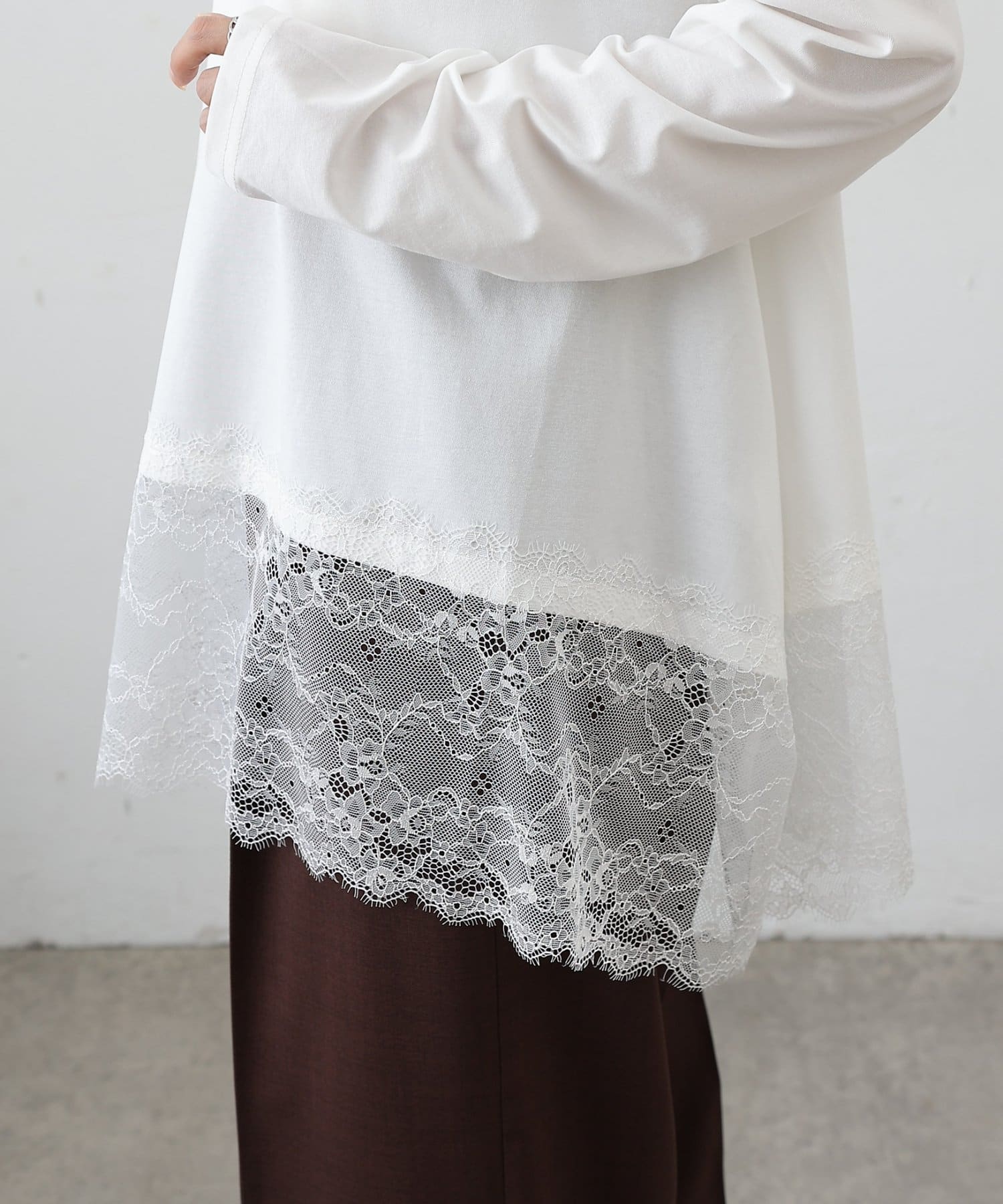 COLONY 2139(コロニー トゥーワンスリーナイン) 裾レースイレヘムTシャツ