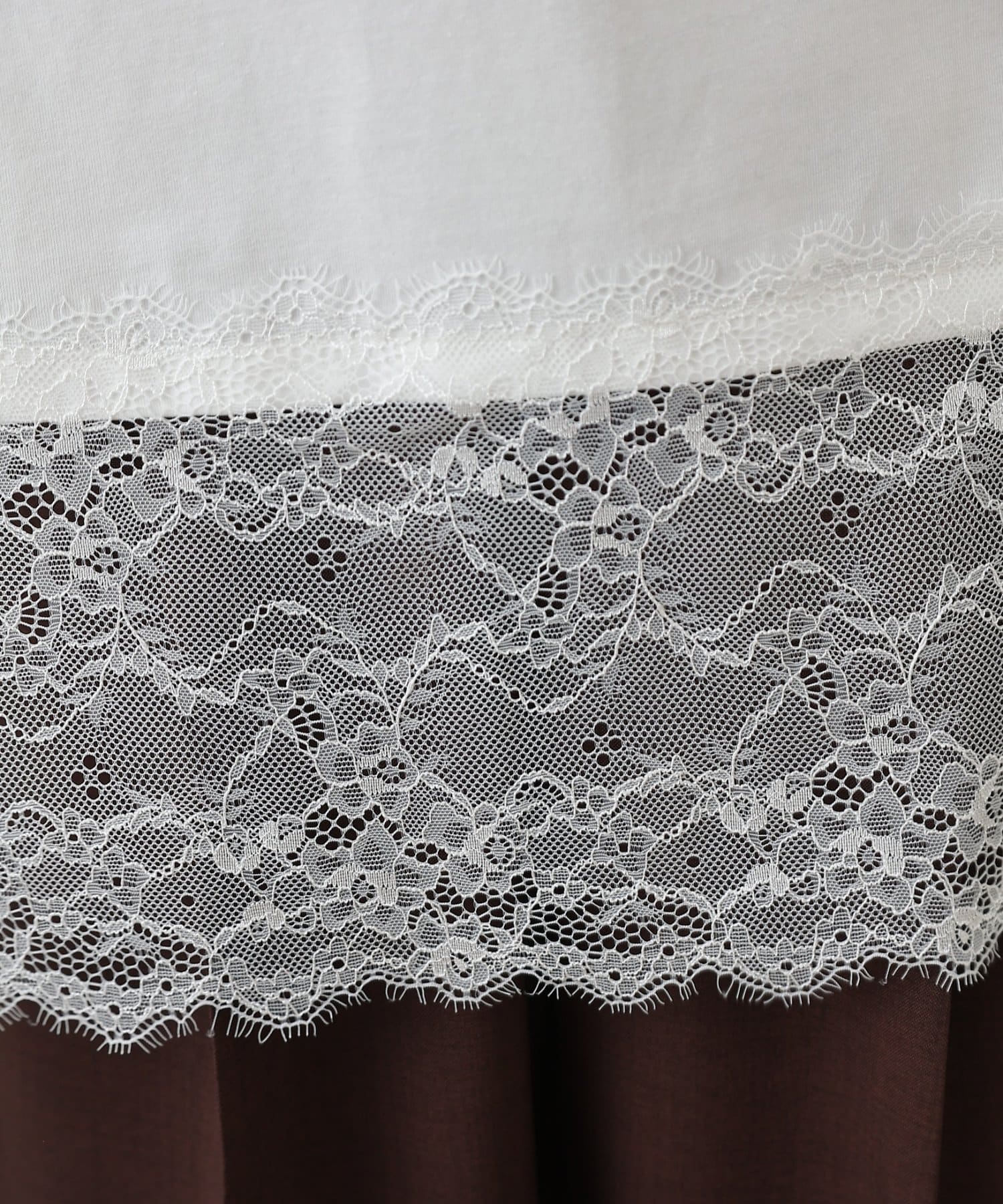 COLONY 2139(コロニー トゥーワンスリーナイン) 裾レースイレヘムTシャツ