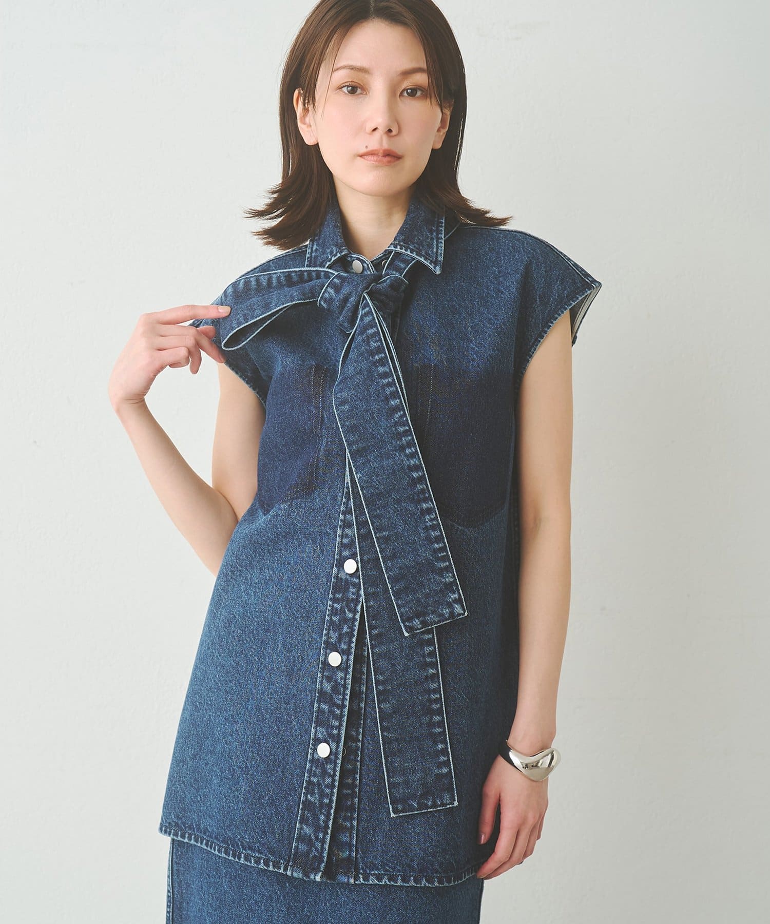 Whim Gazette(ウィム ガゼット) デニムボウノースリーブシャツ