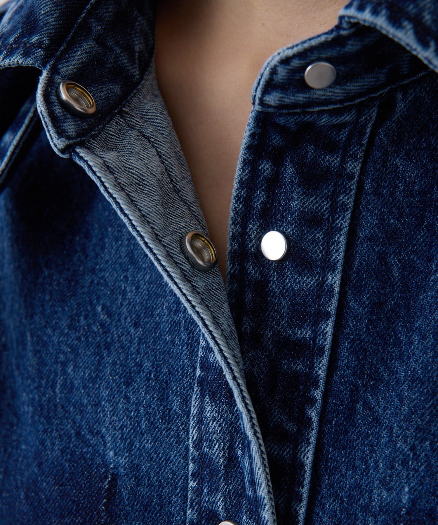 Whim Gazette(ウィム ガゼット) デニムボウノースリーブシャツ