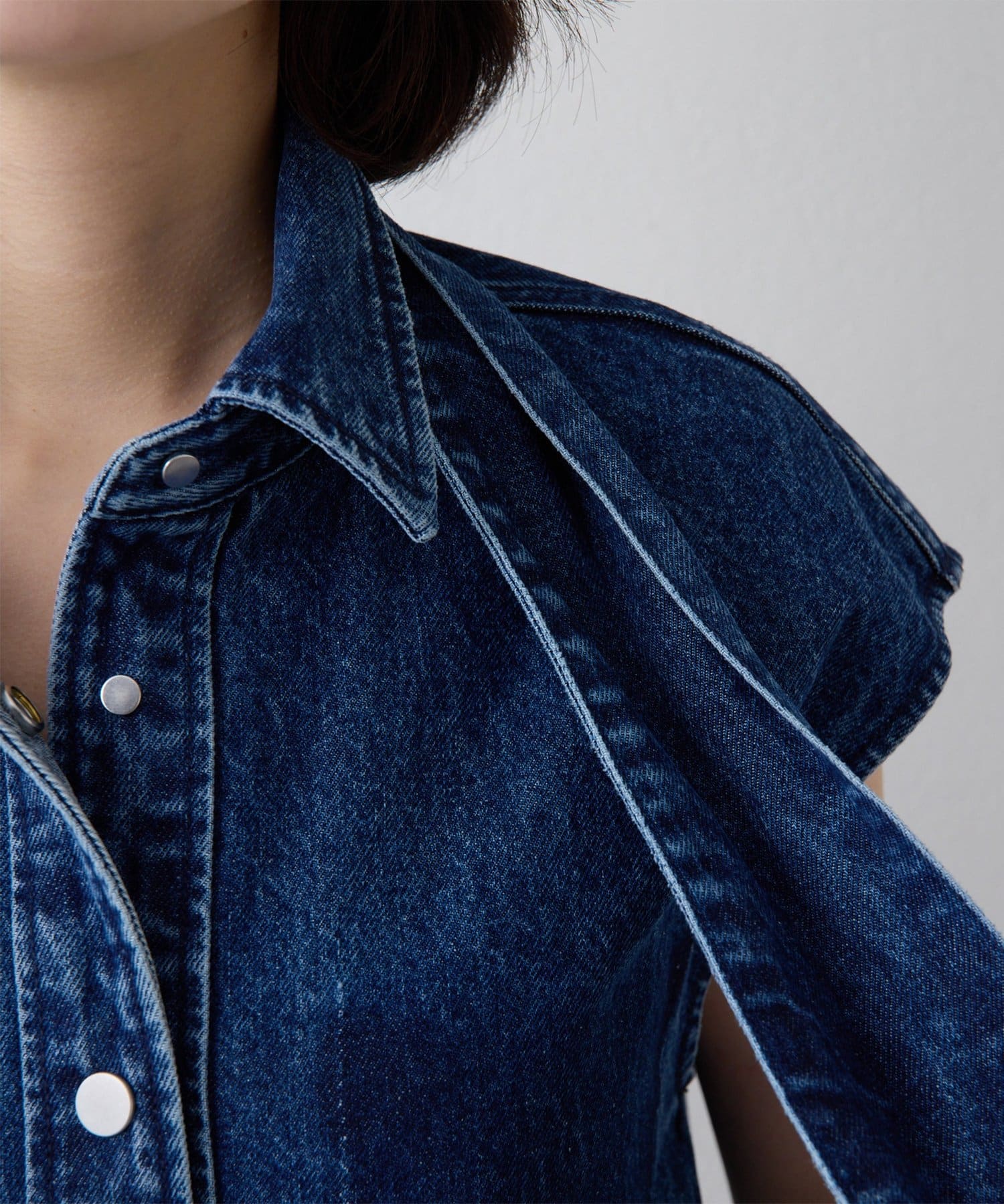 Whim Gazette(ウィム ガゼット) デニムボウノースリーブシャツ