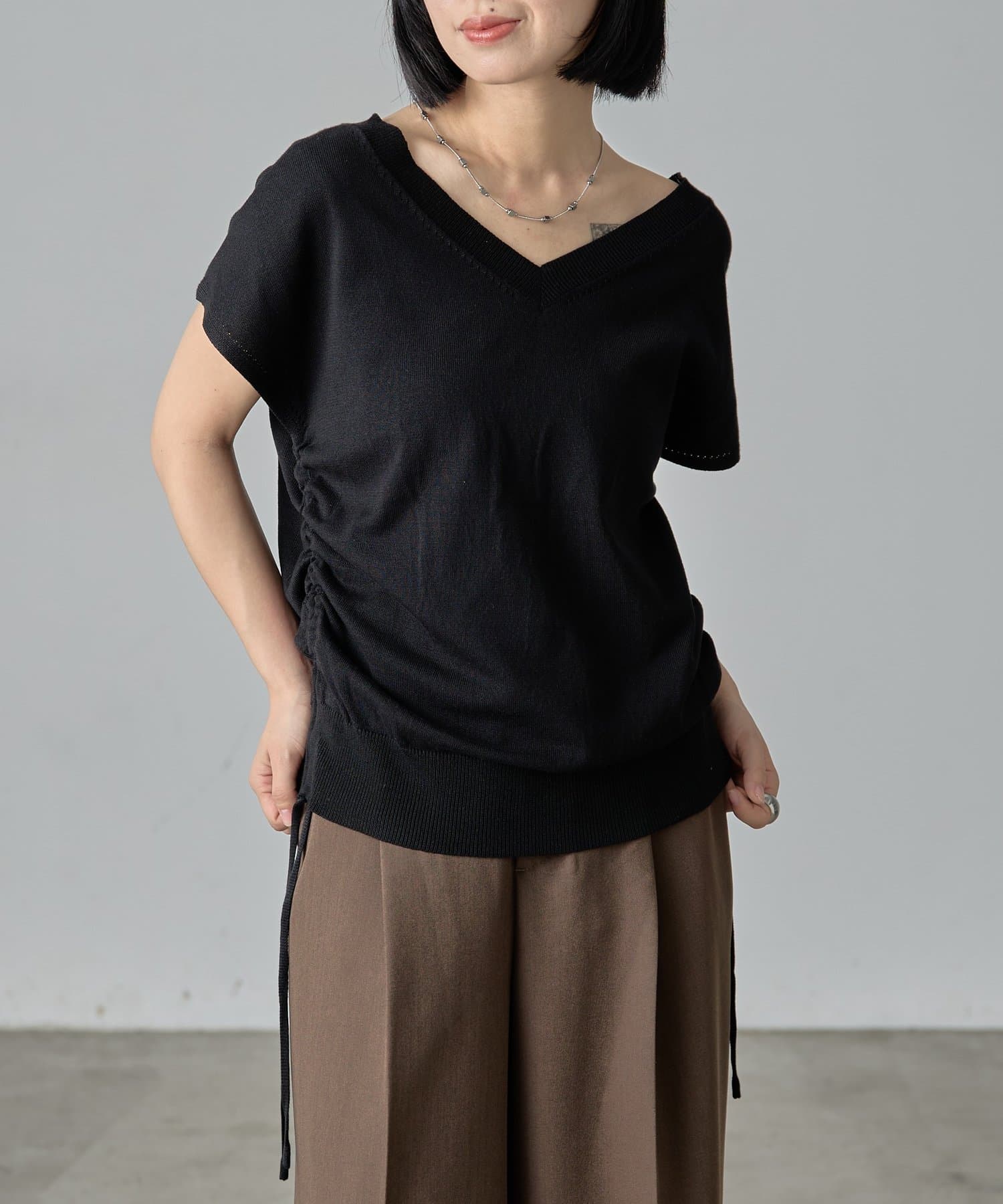 -goocy-(グーシー) サイドシャーリングVネックプルオーバー