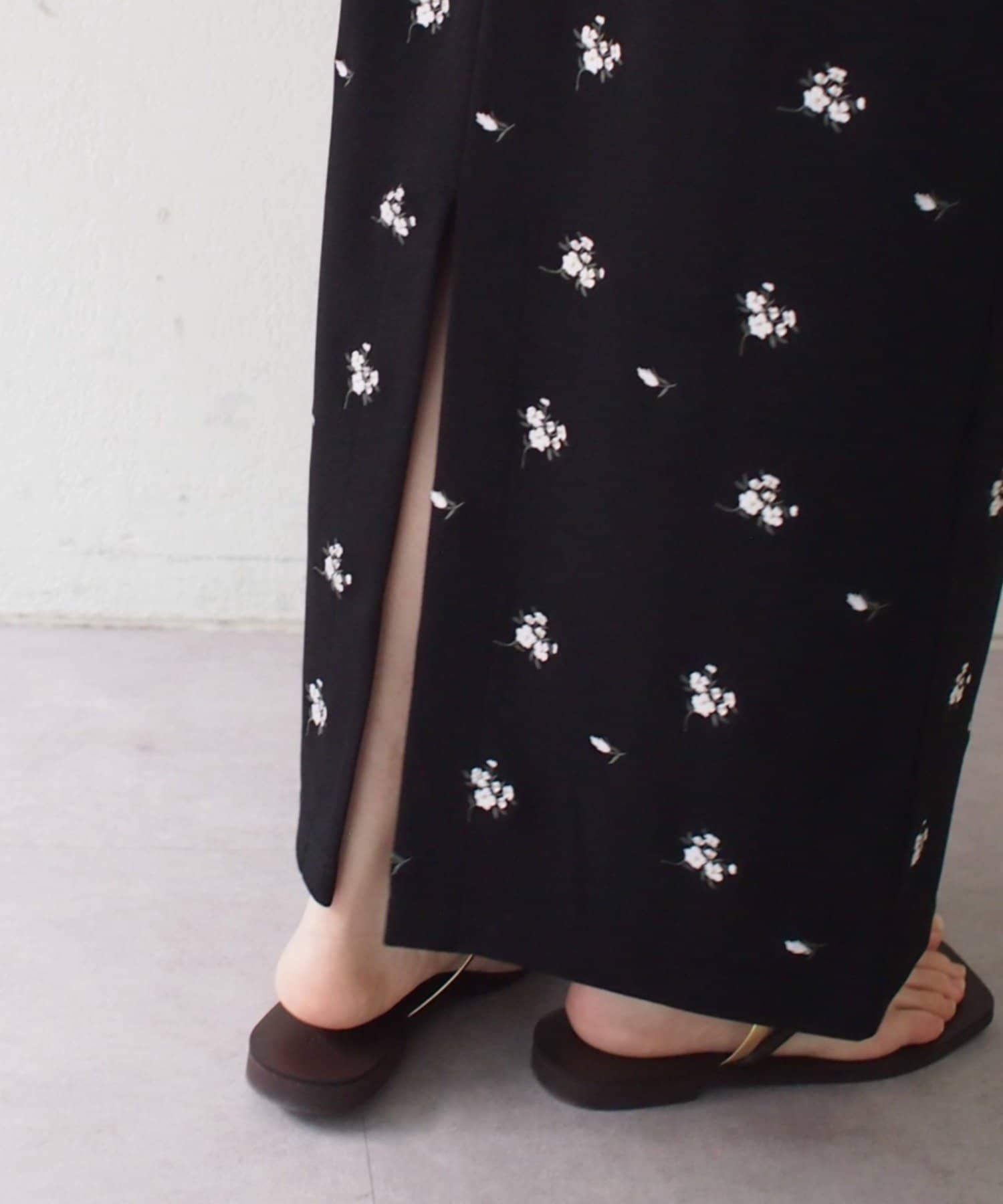 LOUNGEDRESS(ラウンジドレス) 【@iristagramuuコラボ】ショルダータック刺繍ワンピース