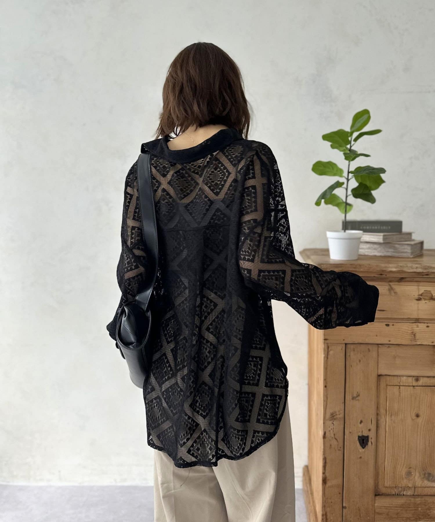 LOCUST(ローカスト) 【着回し力抜群】襟付きレースシアーシャツ