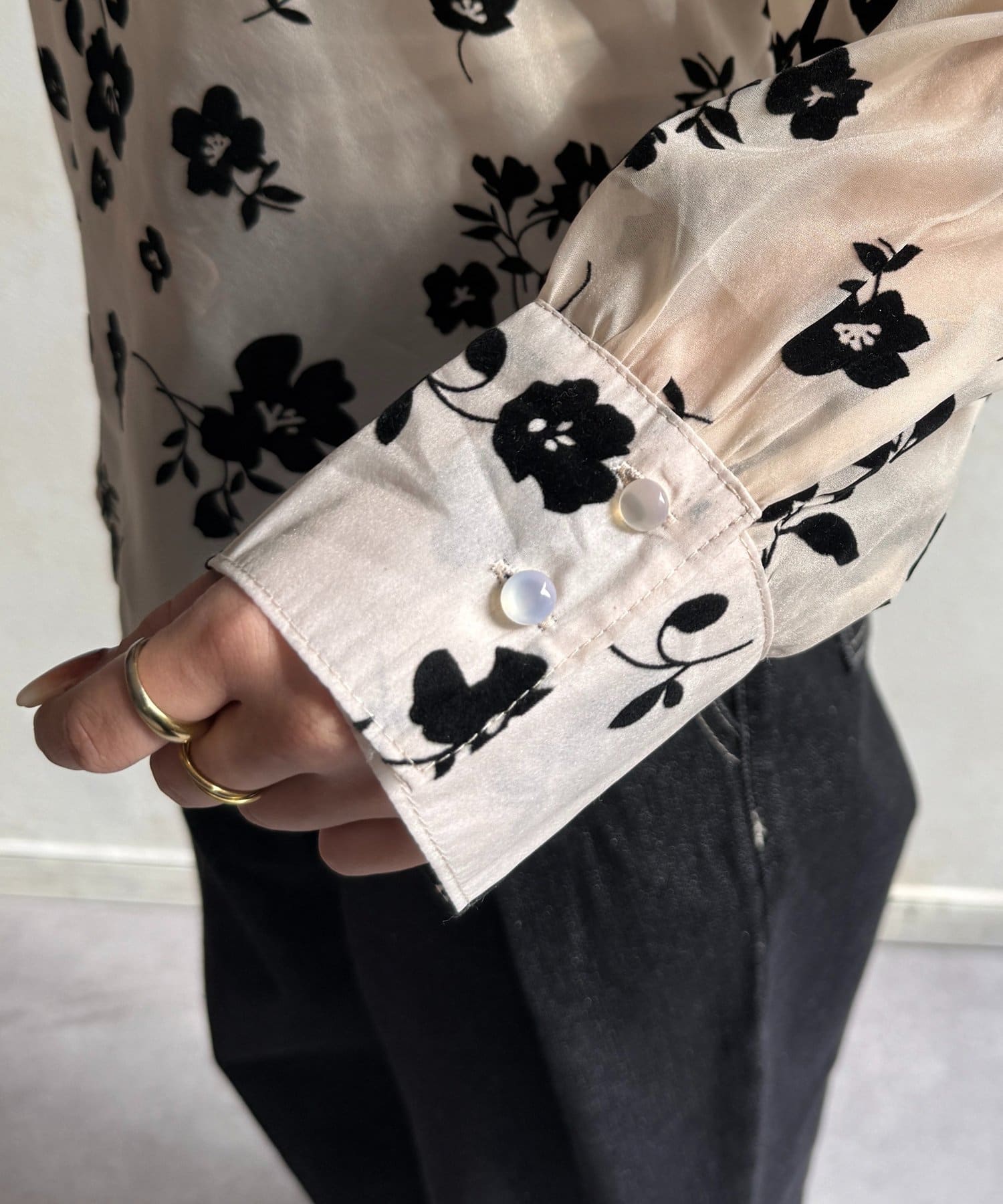 Thevon.(ゼヴォン) 花柄オーガンジーブラウス