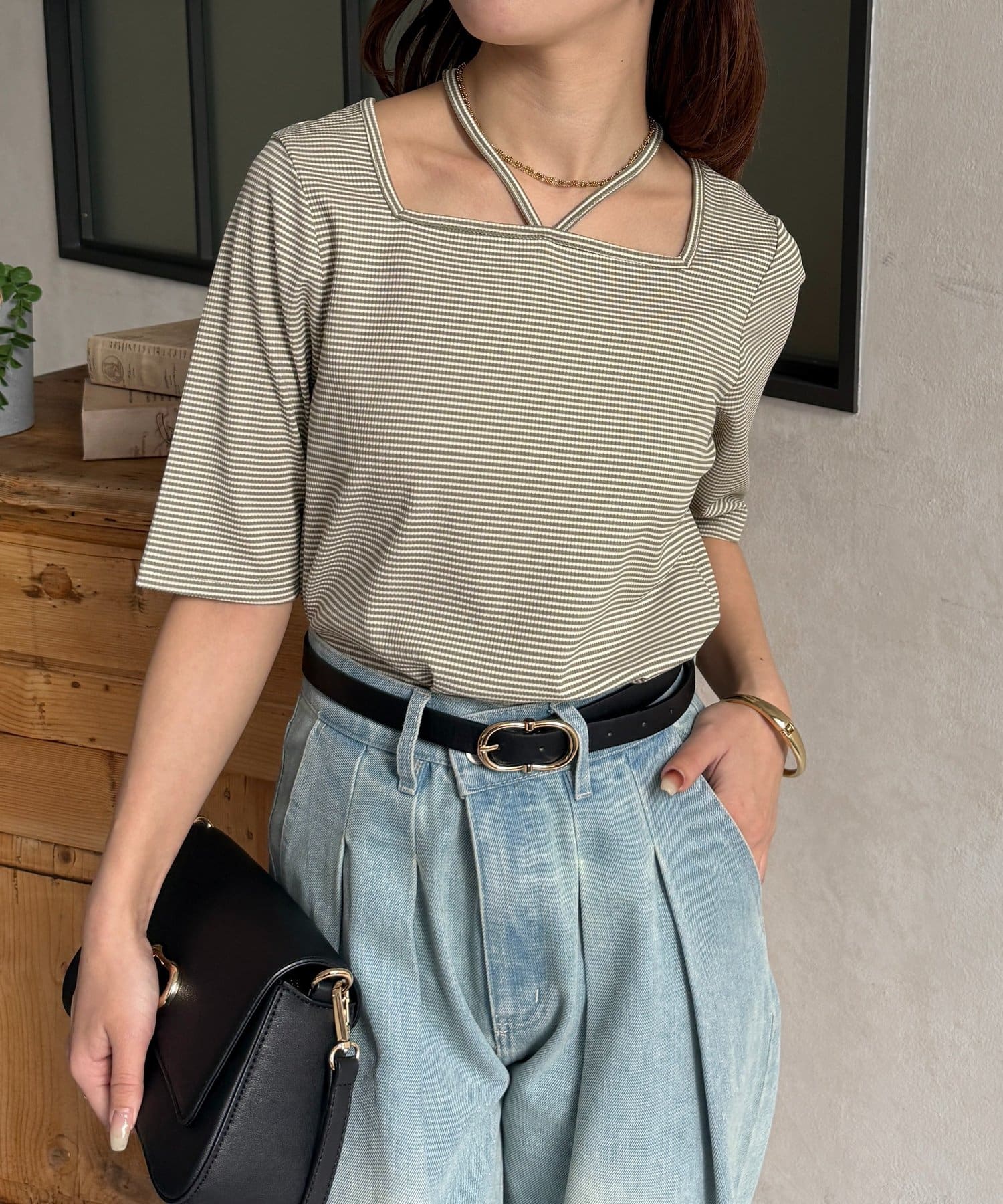 Thevon.(ゼヴォン) チャーム付きホルターネック5分袖プルオーバー