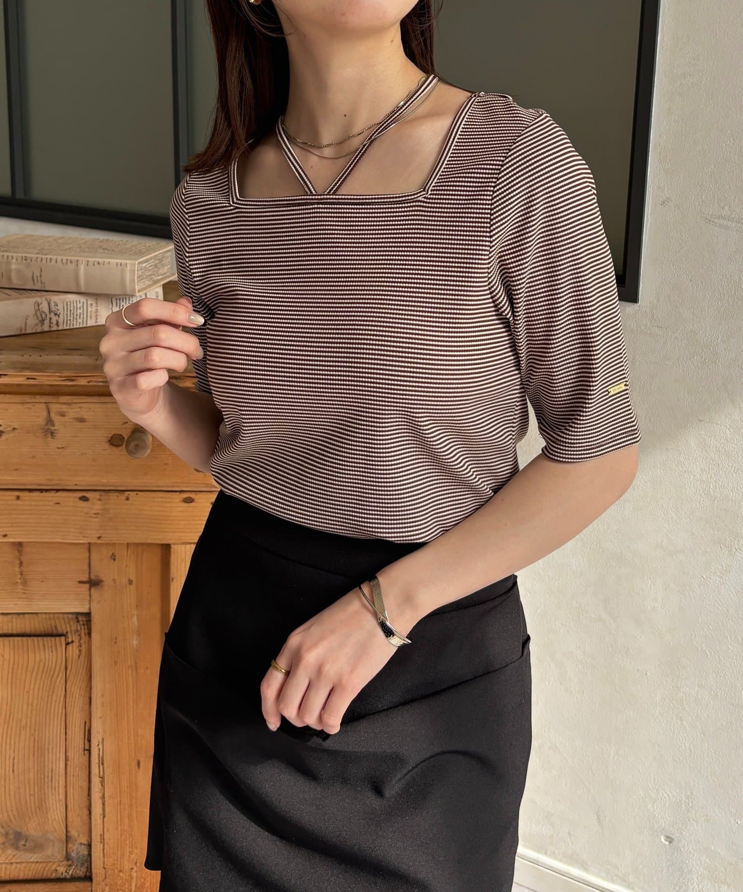 Thevon.(ゼヴォン) チャーム付きホルターネック5分袖プルオーバー