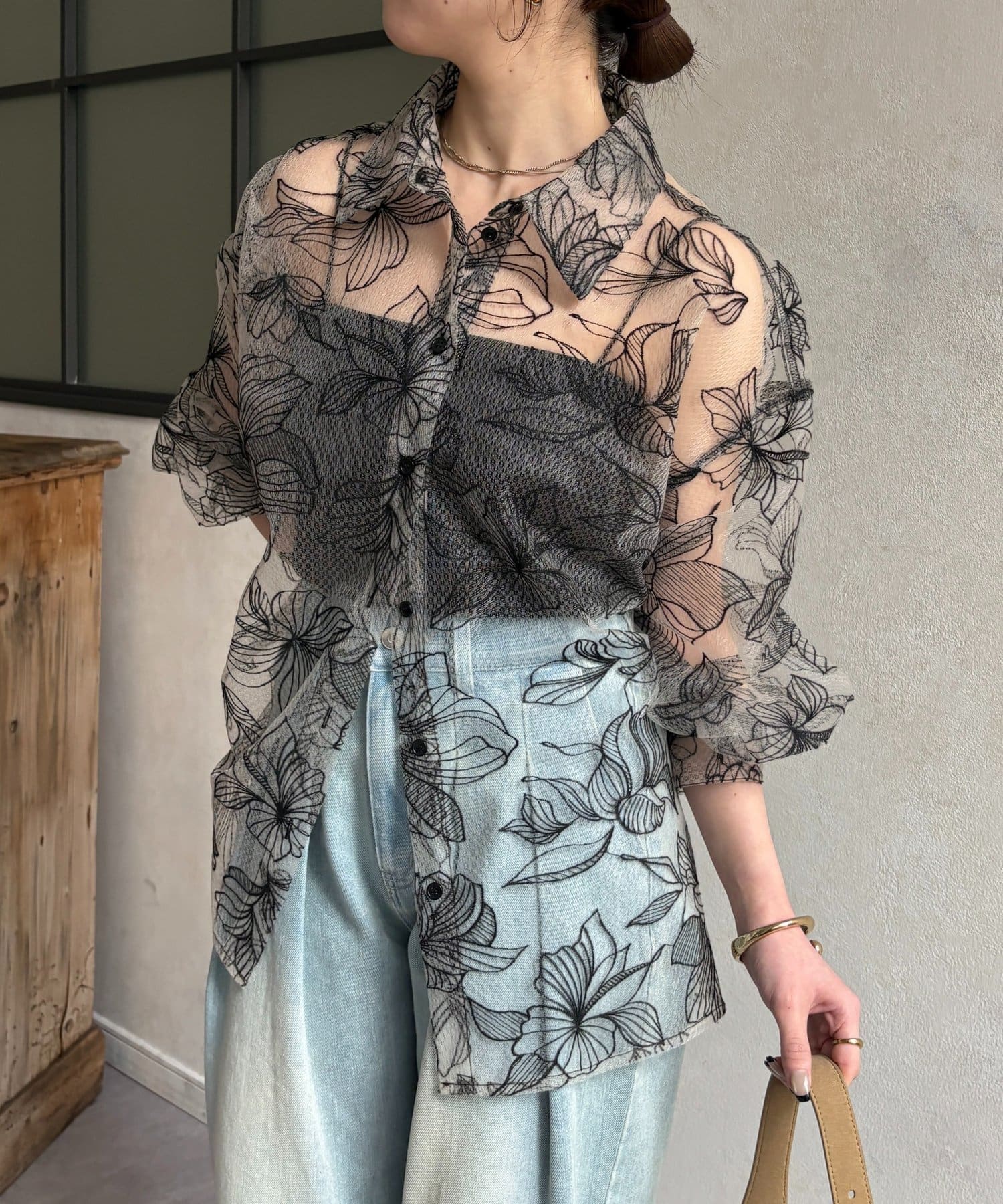 Thevon.(ゼヴォン) チュール花柄刺繍シャツ