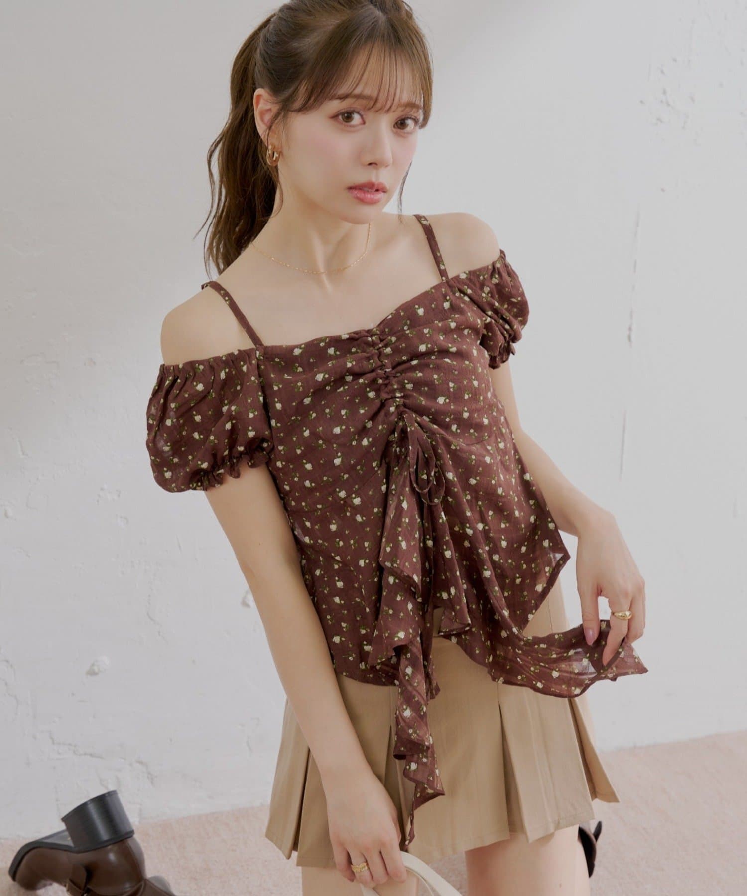 OUTLET(アウトレット) 【Chico】２wayパフスリーブドロップフリルブラウス